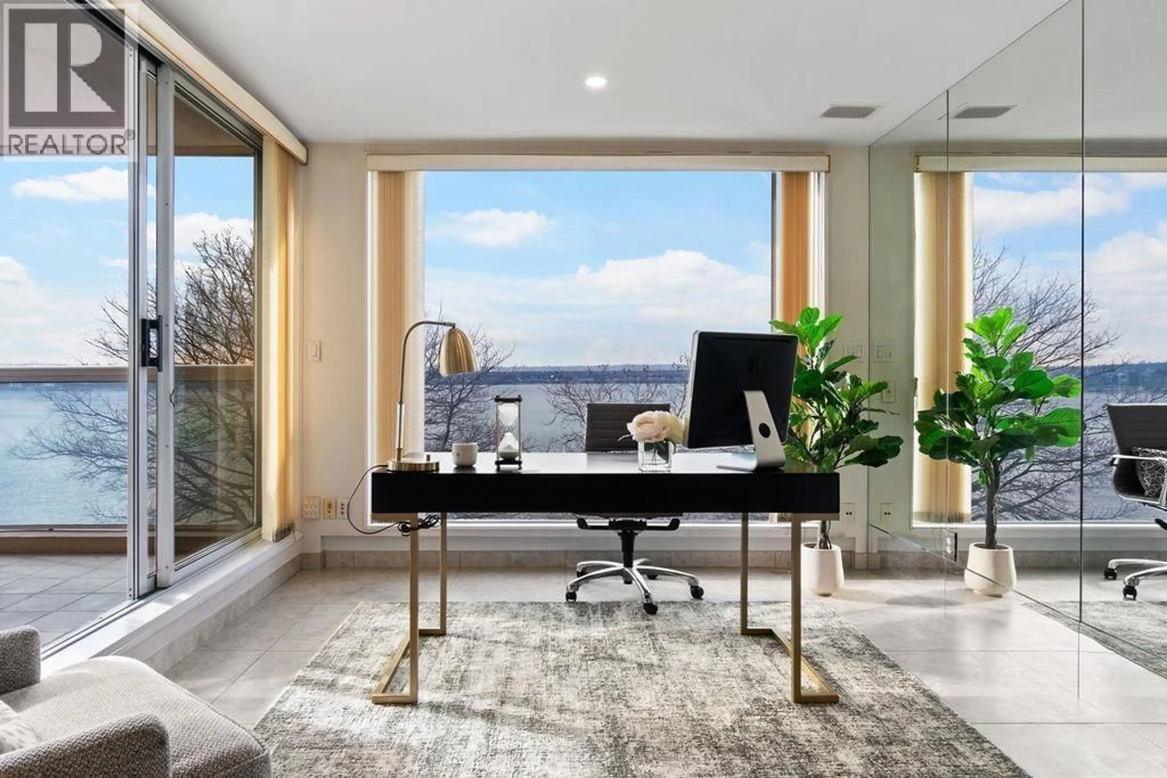 A pic of a room for 401 - 2015 BEACH AVENUE, Vancouver British Columbia V6G1Z3