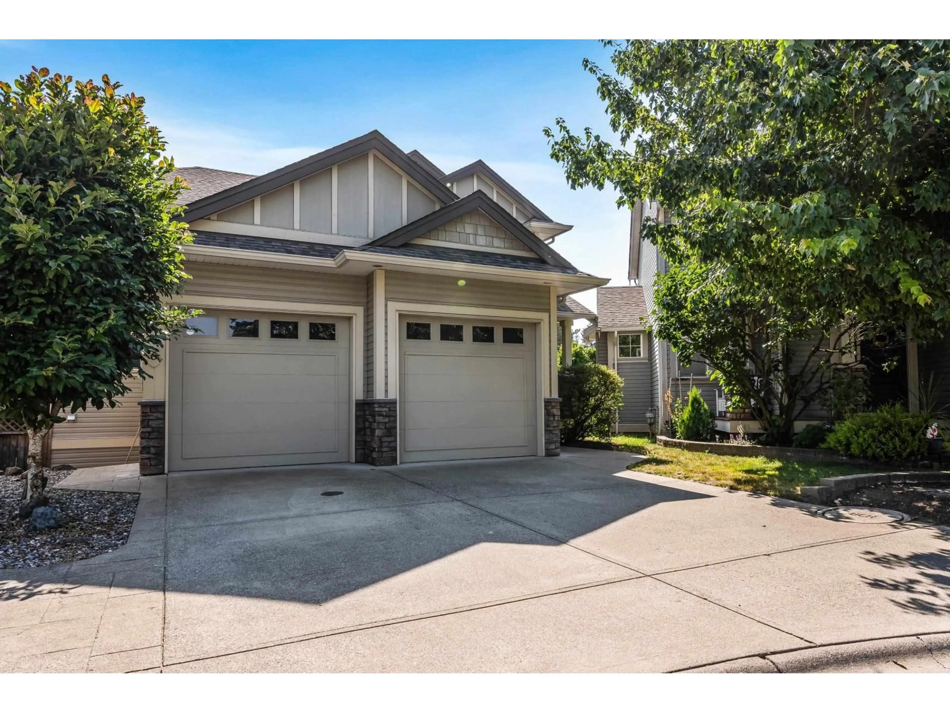 Home with vinyl exterior material, street for 6 - 10113 WILLIAMS ROAD, Chilliwack British Columbia V2P5H3