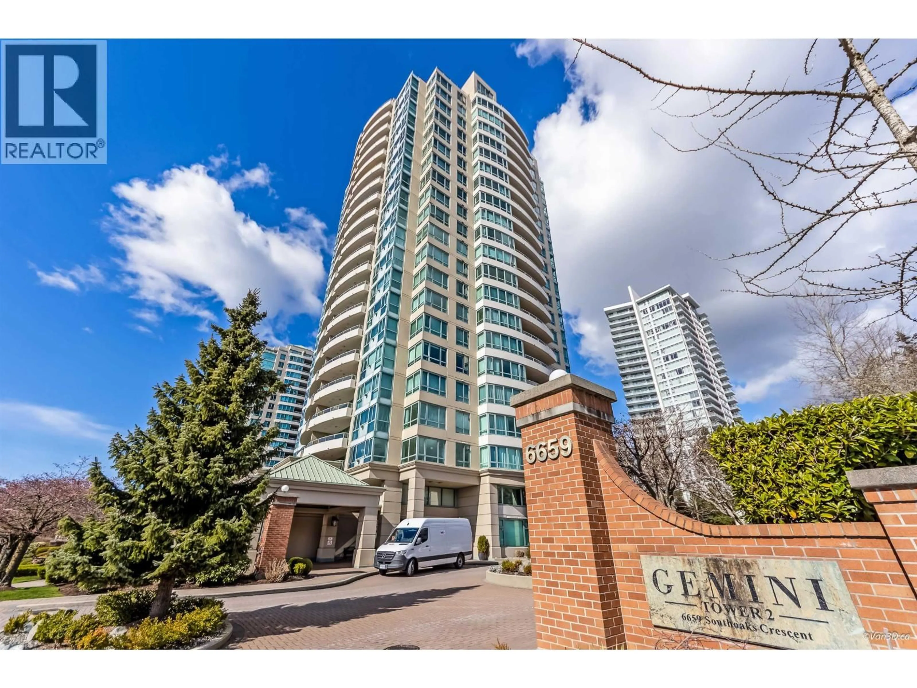 Indoor foyer for 1501 - 6659 SOUTHOAKS CRESCENT, Burnaby British Columbia V5E4M9