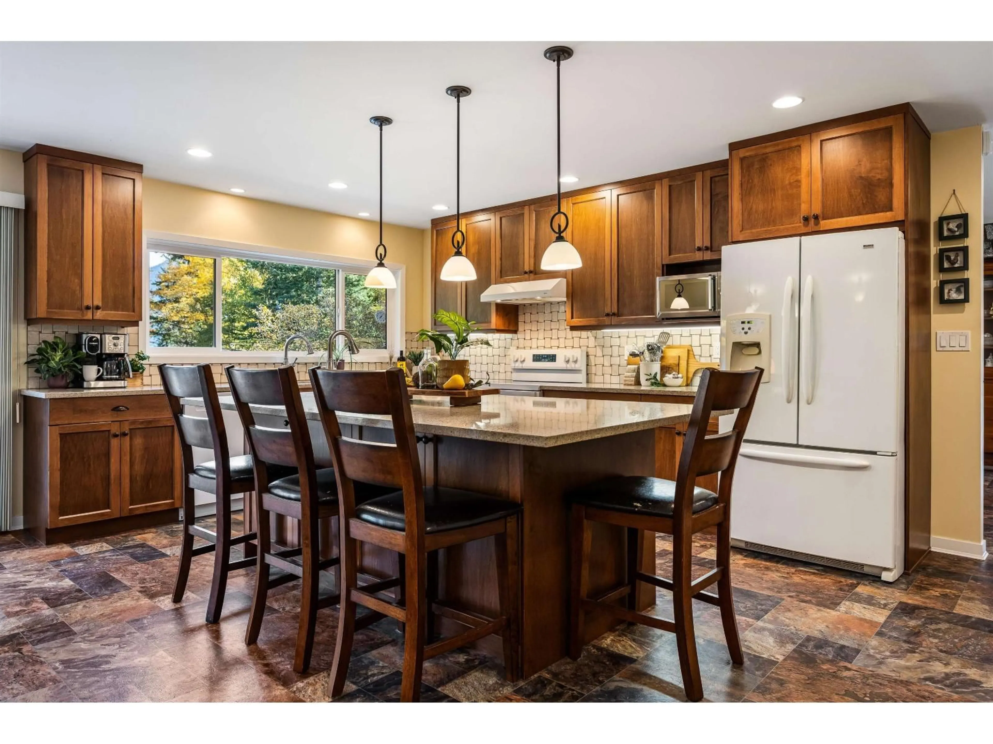 Open concept kitchen, unknown for 4658 BRUCE ROAD, Chilliwack British Columbia V4Z1K1