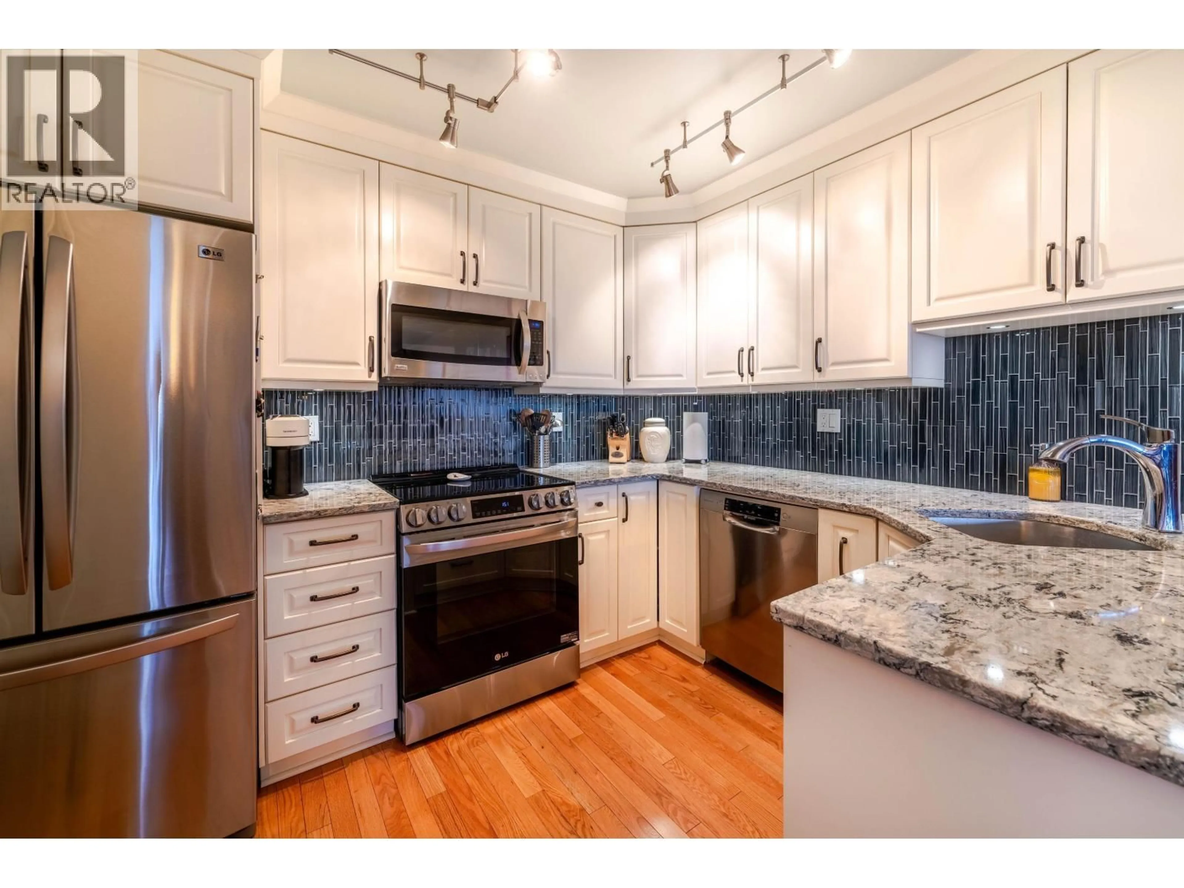 Open concept kitchen, unknown for 1606 - 612 FIFTH AVENUE, New Westminster British Columbia V3M1X5