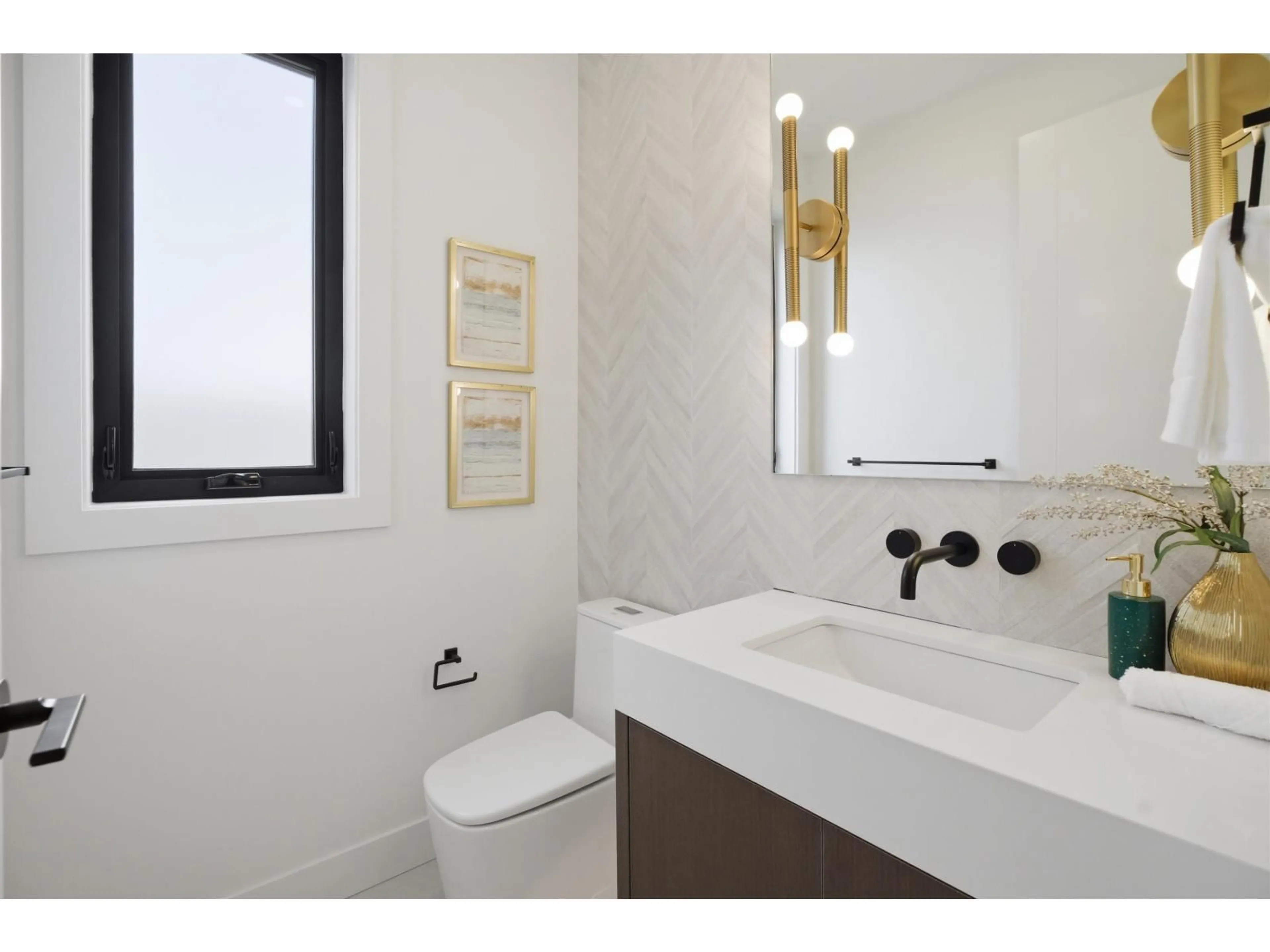 Standard bathroom, ceramic/tile floor for 20473 69 AVENUE, Langley British Columbia V2Y1R2