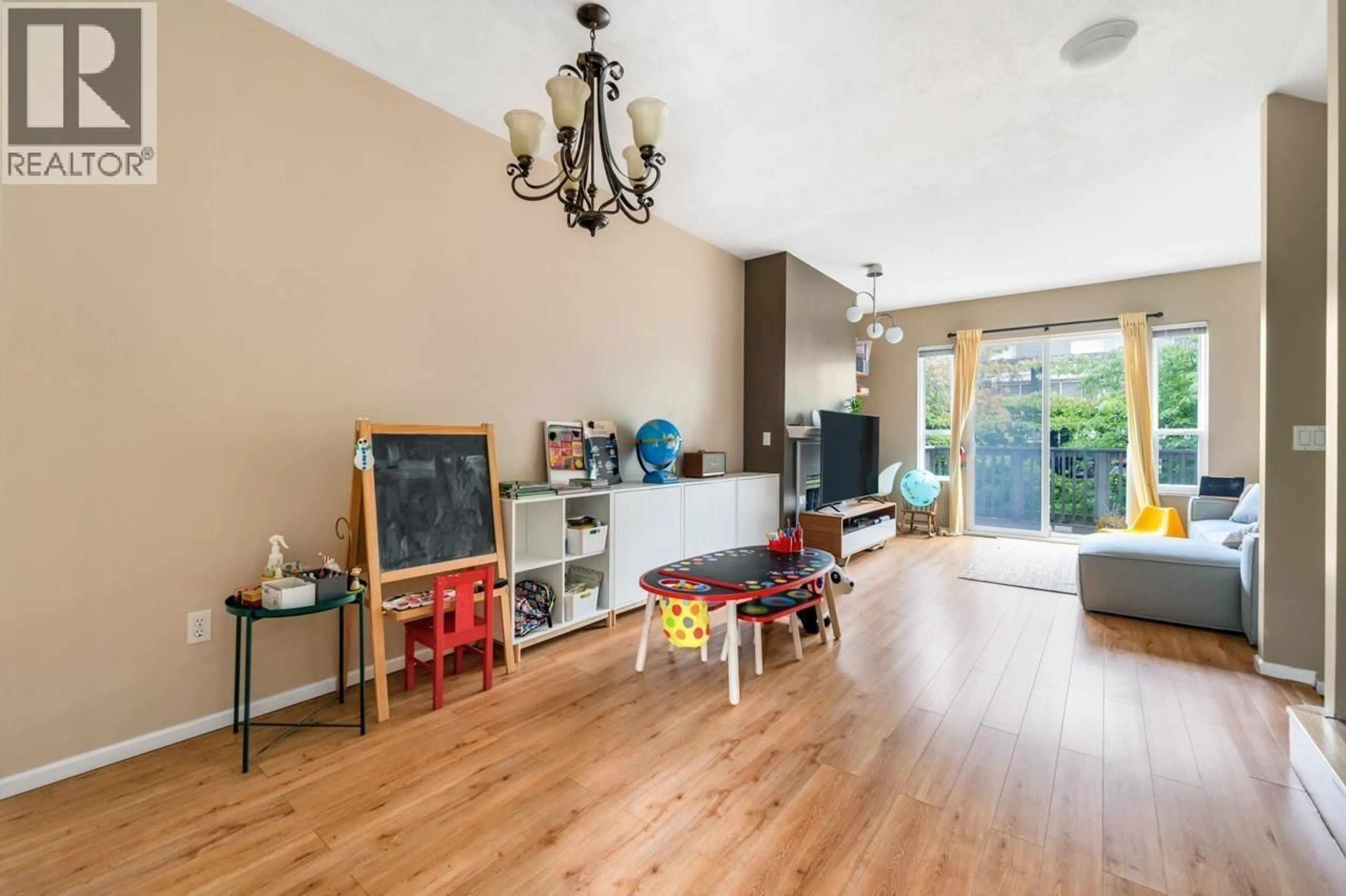Living room with furniture, wood/laminate floor for 122 - 3880 WESTMINSTER HIGHWAY, Richmond British Columbia V7C5S1