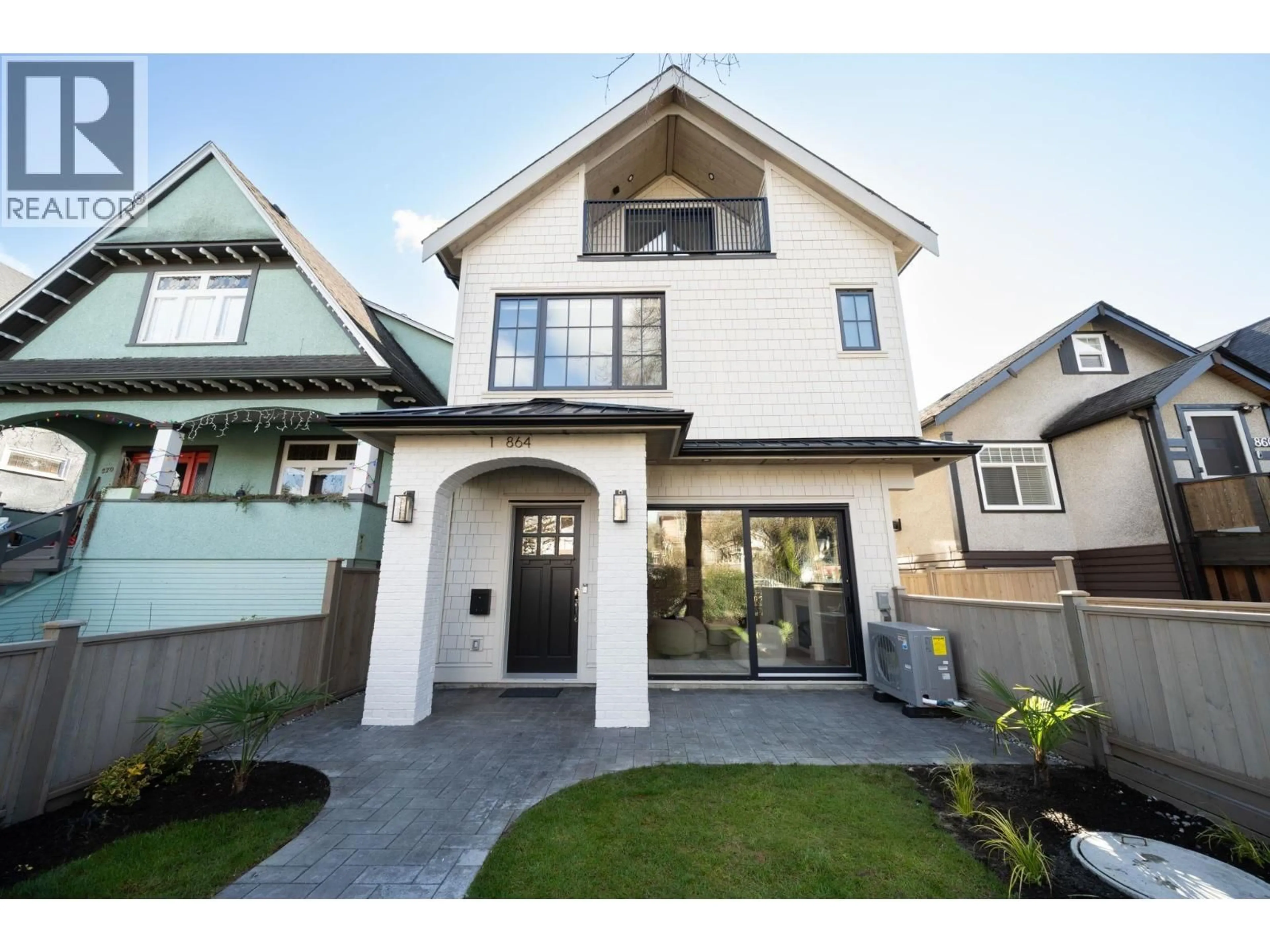 Home with vinyl exterior material, street for 1 - 864 16TH AVENUE, Vancouver British Columbia V5T2V6