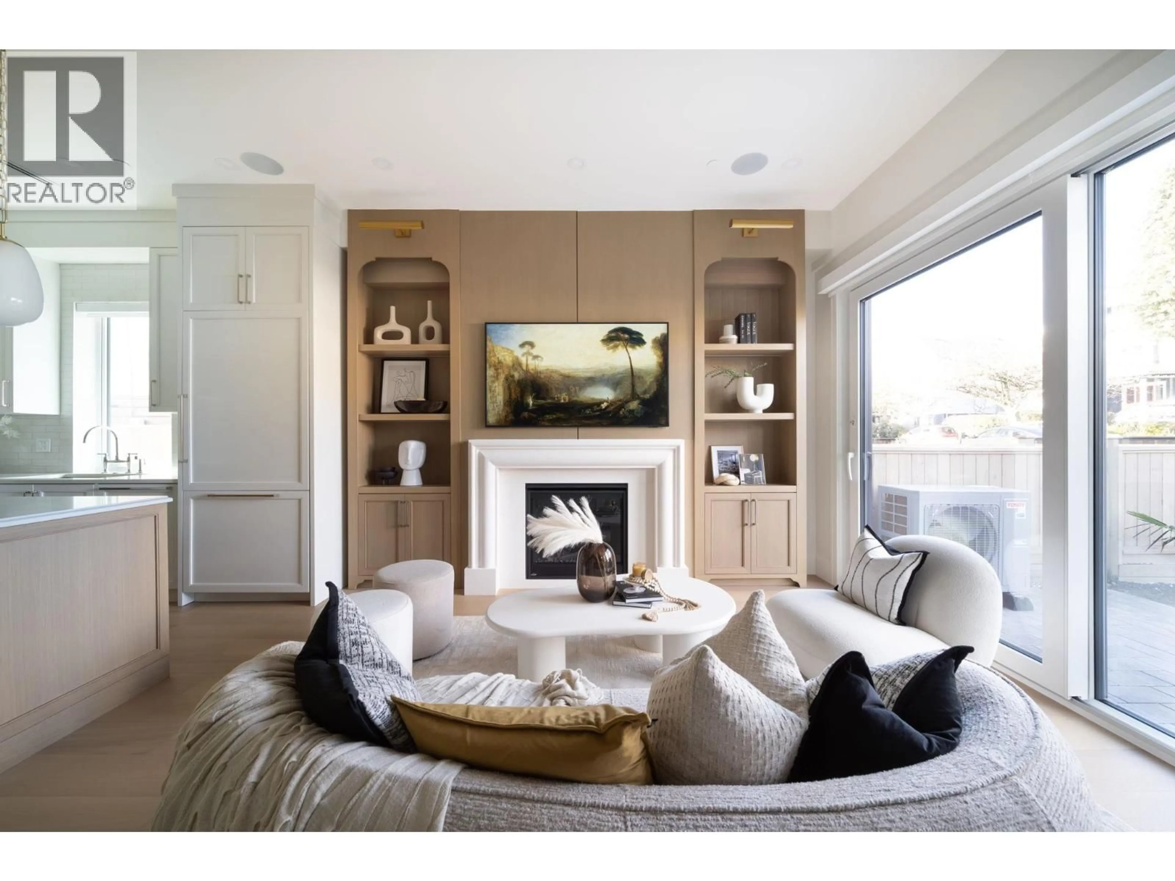 Living room with furniture, wood/laminate floor for 1 - 864 16TH AVENUE, Vancouver British Columbia V5T2V6