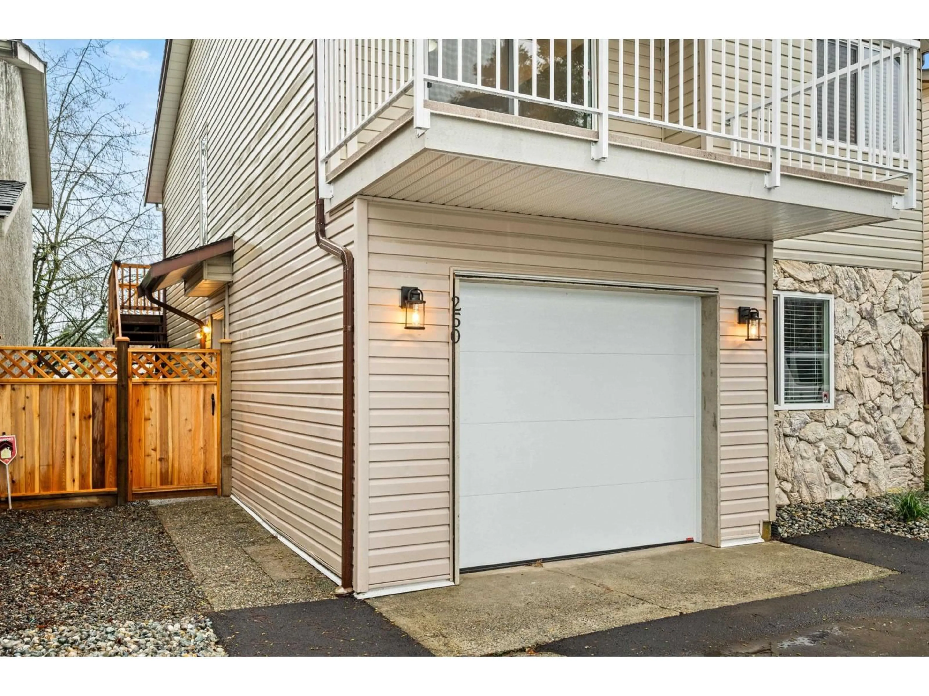 Indoor garage for 250 DAVIS CRESCENT, Langley British Columbia V4W3K7