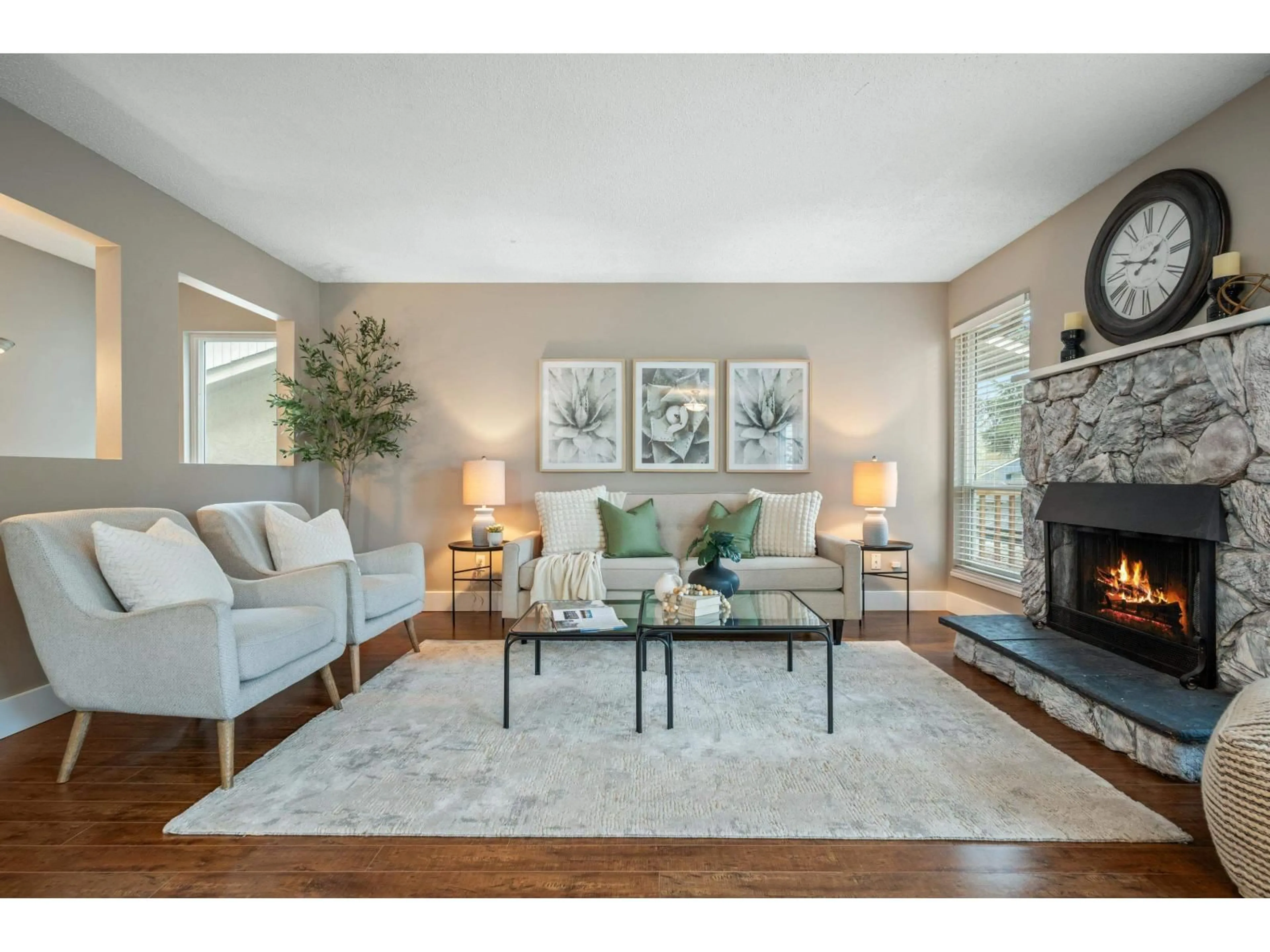 Living room with furniture, unknown for 250 DAVIS CRESCENT, Langley British Columbia V4W3K7