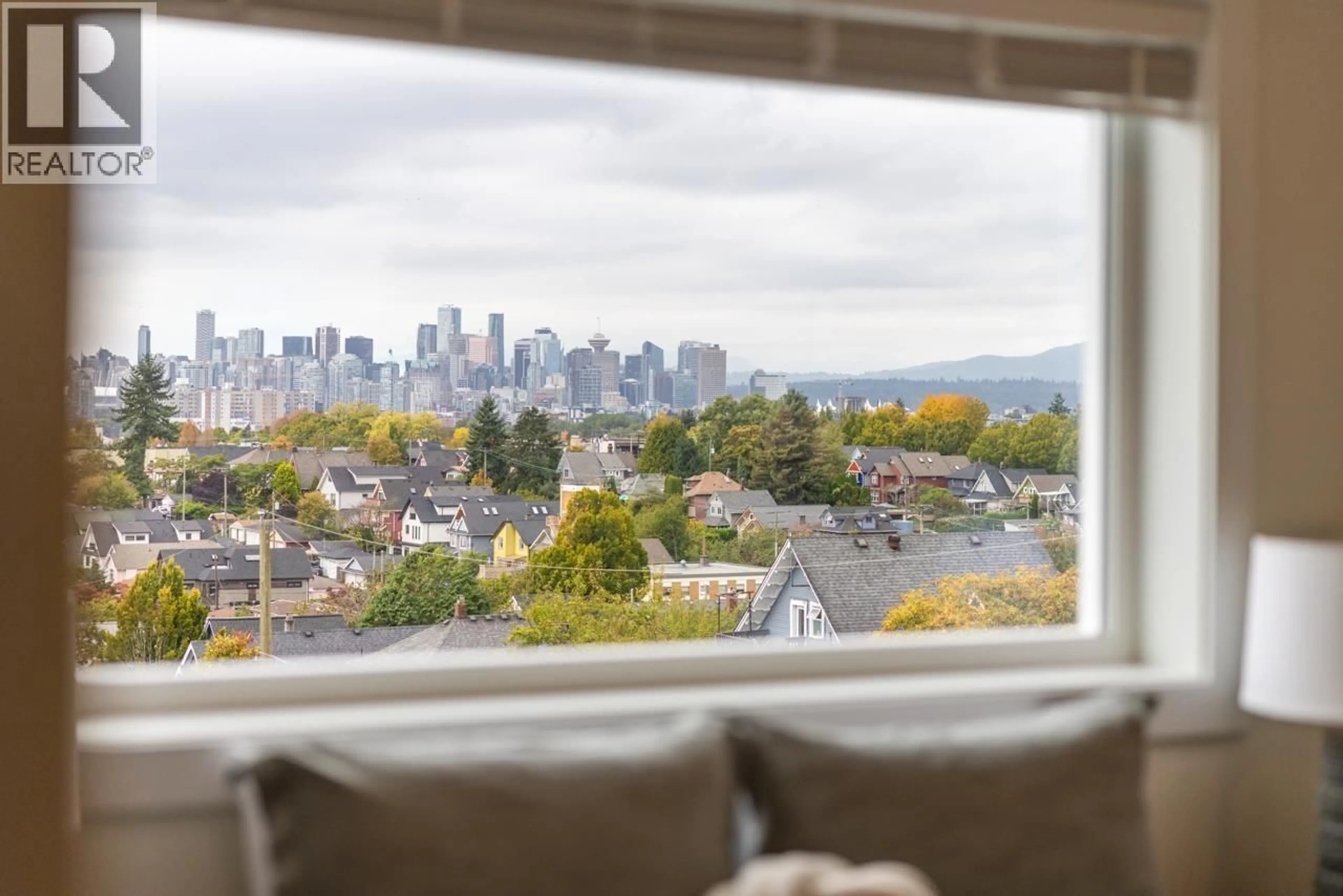 Unknown for 2049 4TH AVENUE, Vancouver British Columbia V5N1K5