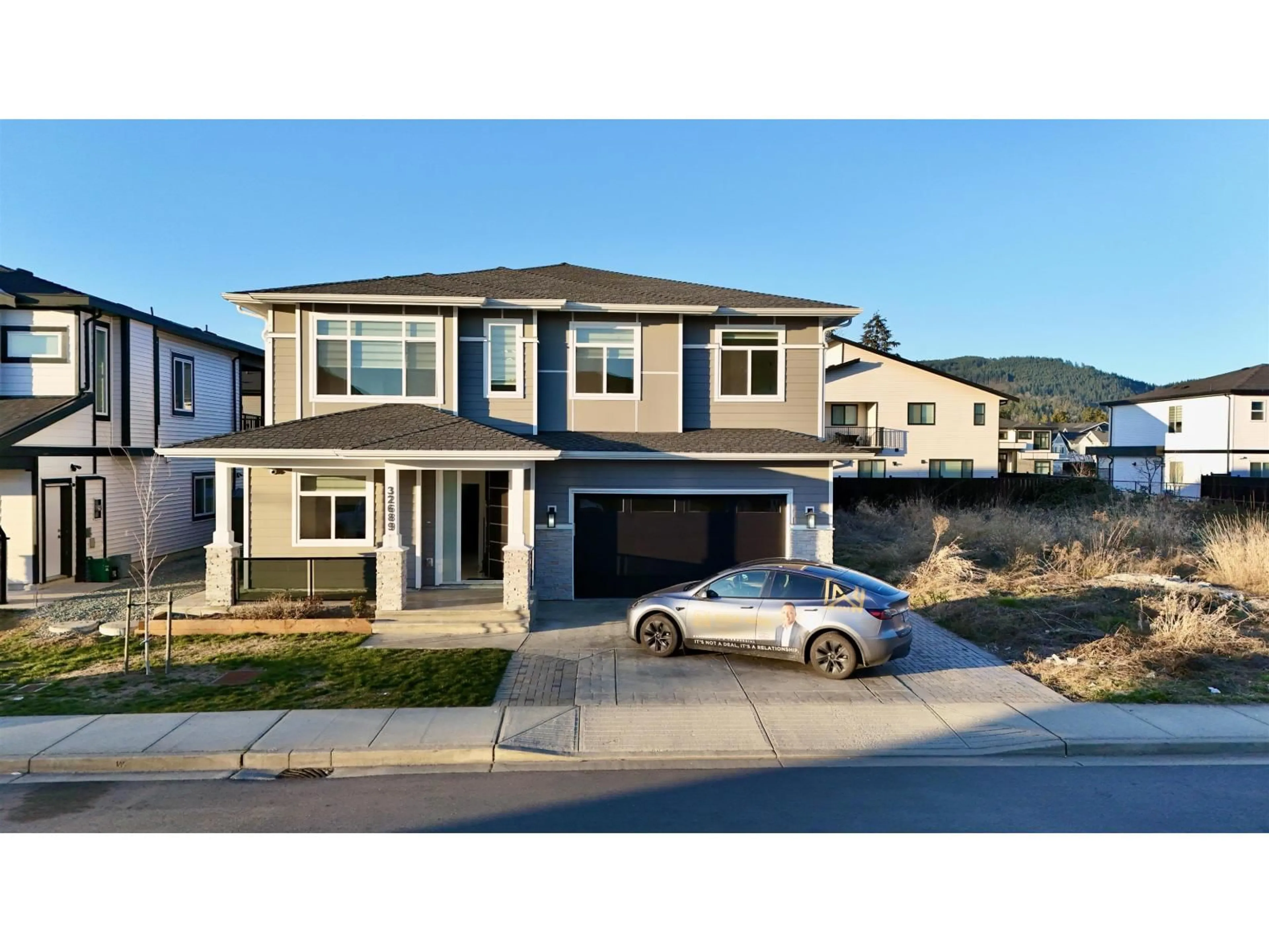 Home with vinyl exterior material, street for 32689 CARTER AVENUE, Mission British Columbia V4S0E6