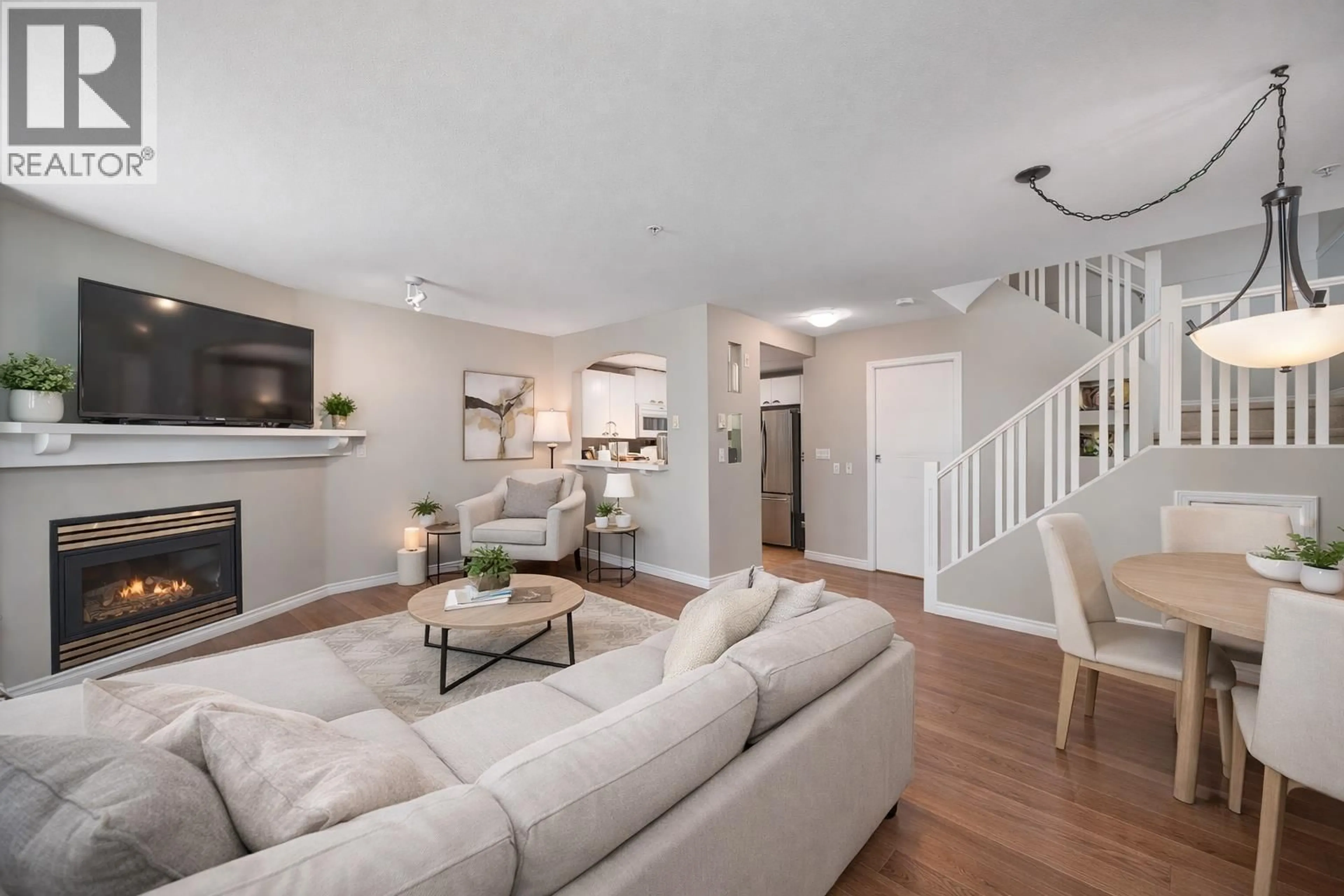 Living room with furniture, unknown for 15 - 1015 LYNN VALLEY ROAD, North Vancouver British Columbia V7J1Z6