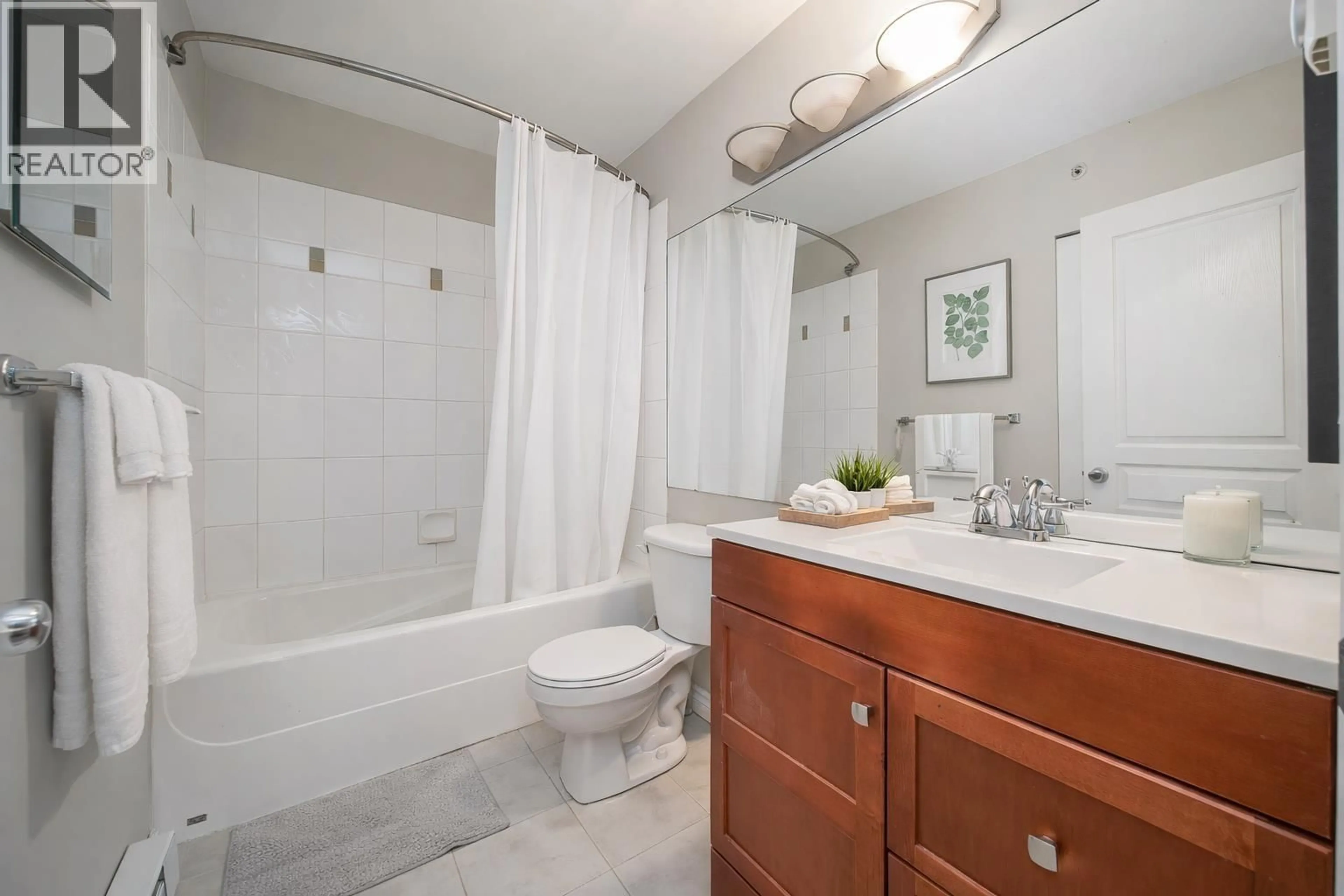 Standard bathroom, ceramic/tile floor for 15 - 1015 LYNN VALLEY ROAD, North Vancouver British Columbia V7J1Z6