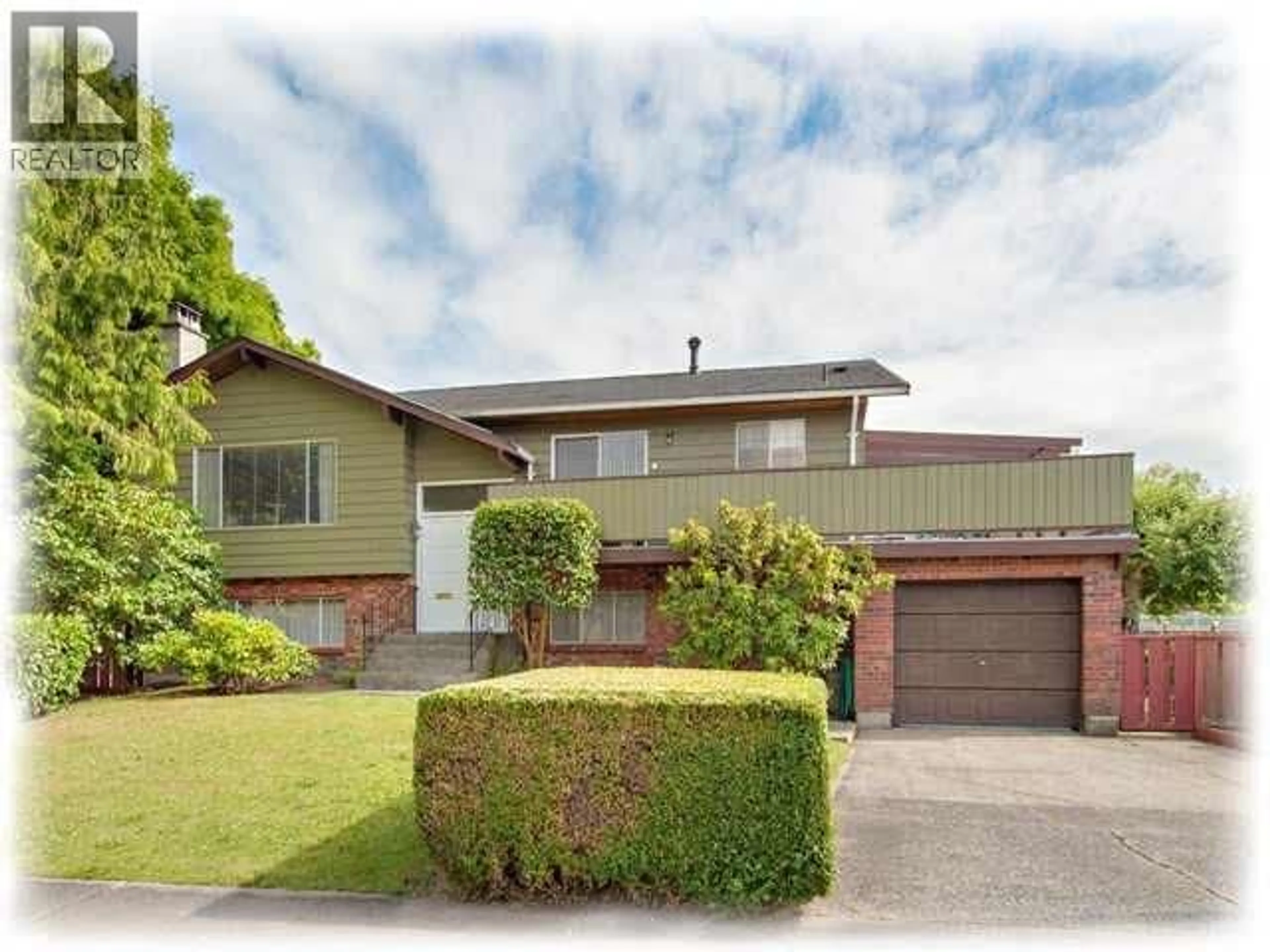 Home with vinyl exterior material, street for 9040 GLENALLAN GATE, Richmond British Columbia V7A1Z3