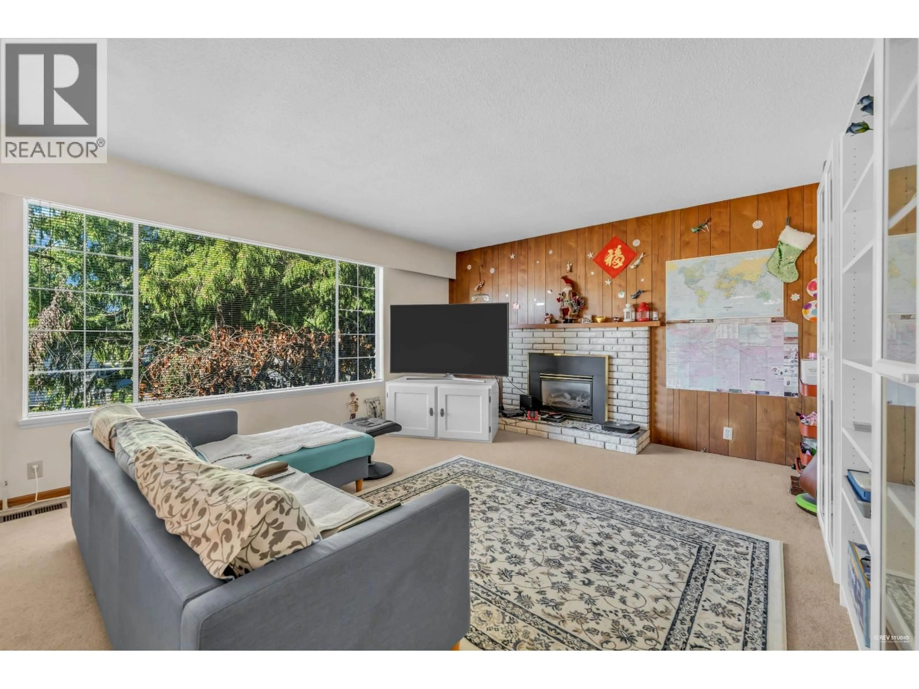 Living room with furniture, unknown for 9040 GLENALLAN GATE, Richmond British Columbia V7A1Z3