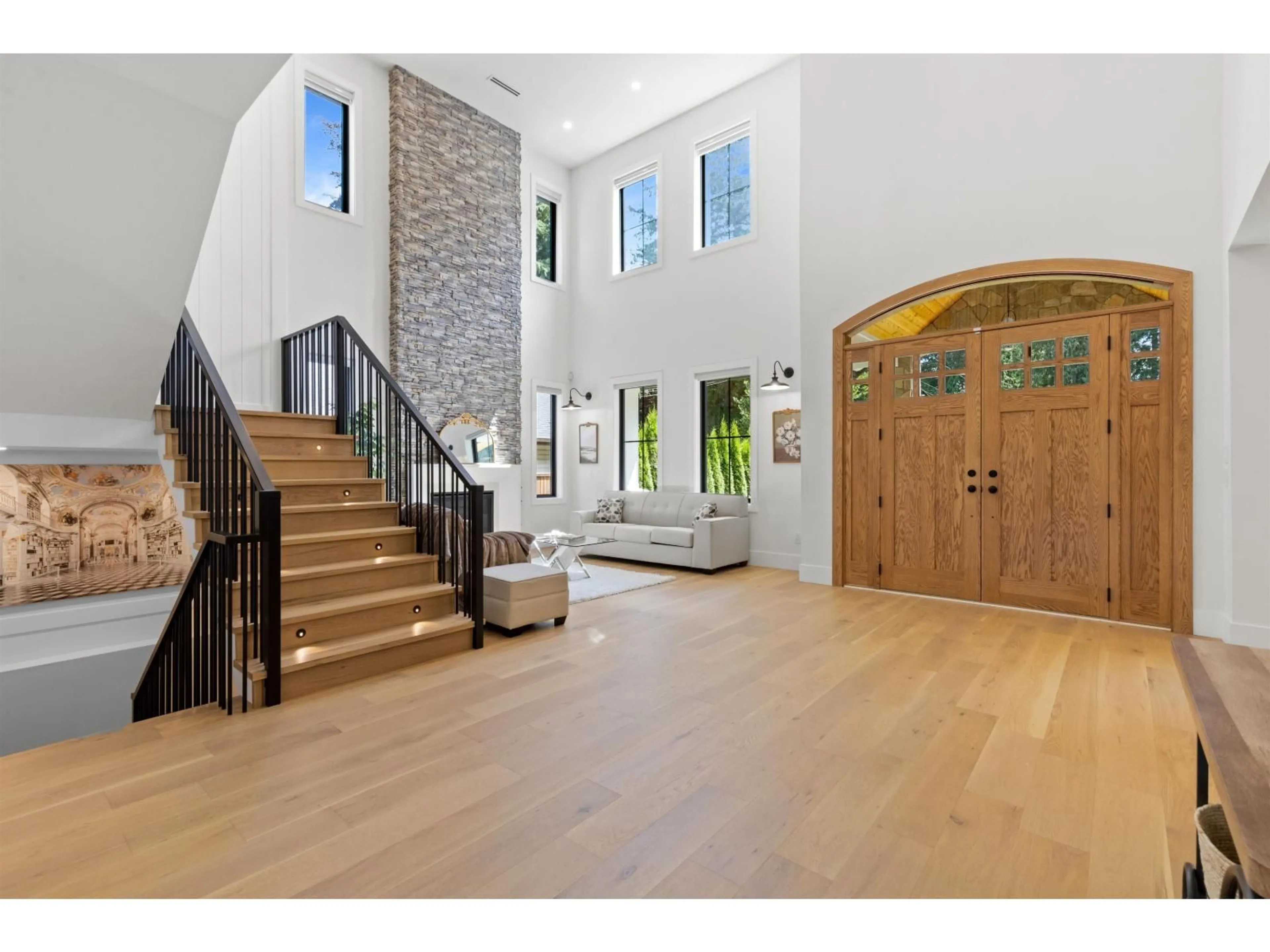 Indoor entryway for 19851 37 AVENUE, Langley British Columbia V3A2S4