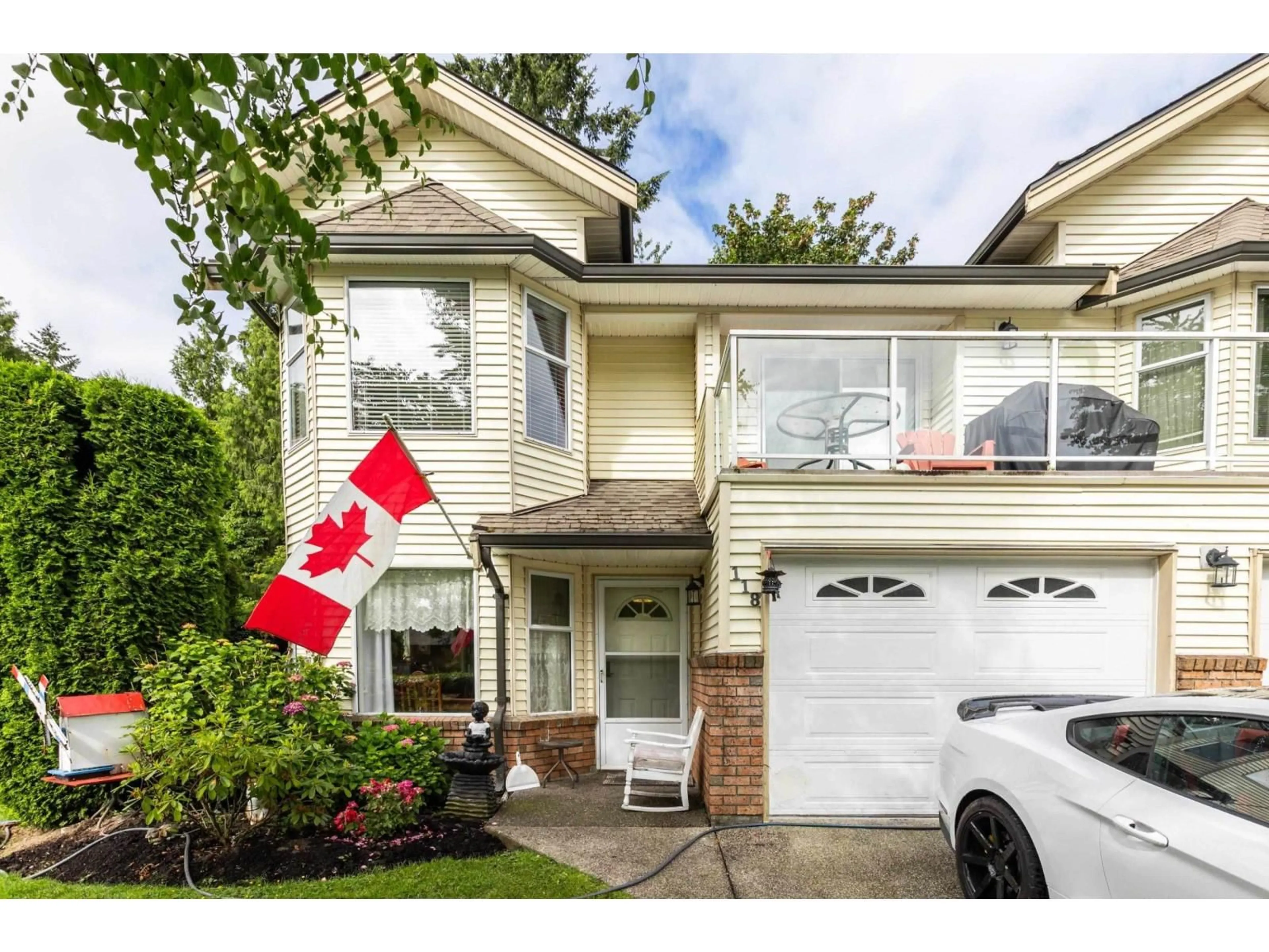 Home with vinyl exterior material, street for 118 - 6841 138 STREET, Surrey British Columbia V3W7T9