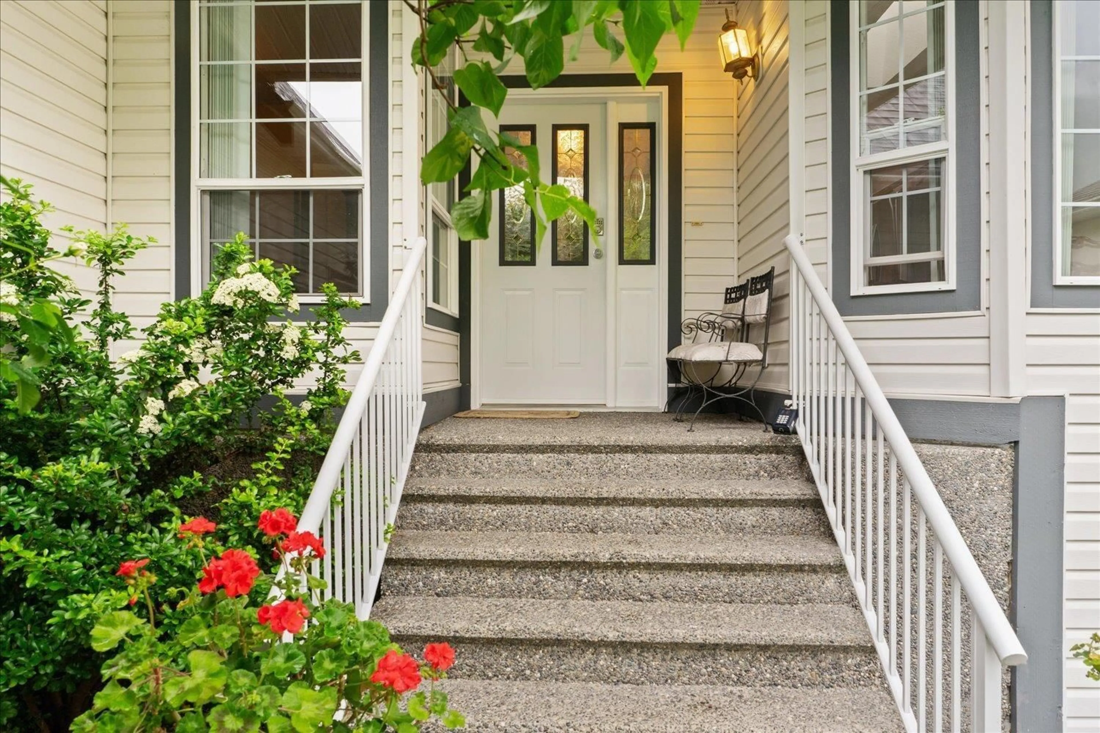 Indoor entryway for 311 MIAMI RIVER DRIVE, Harrison Hot Springs British Columbia V0M1K0