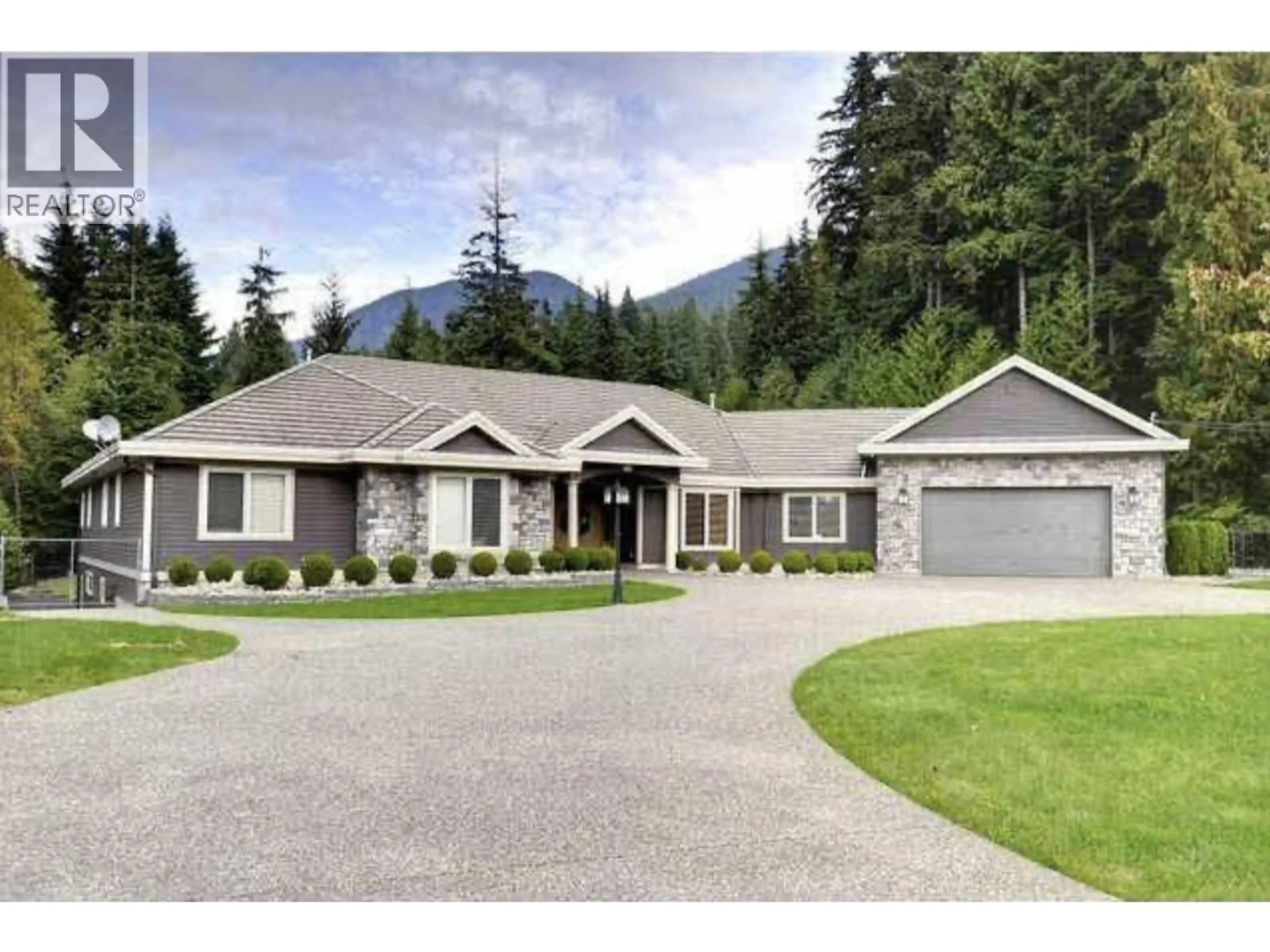 Home with vinyl exterior material, mountain view for 815 SPENCE WAY, Anmore British Columbia V3H5H4
