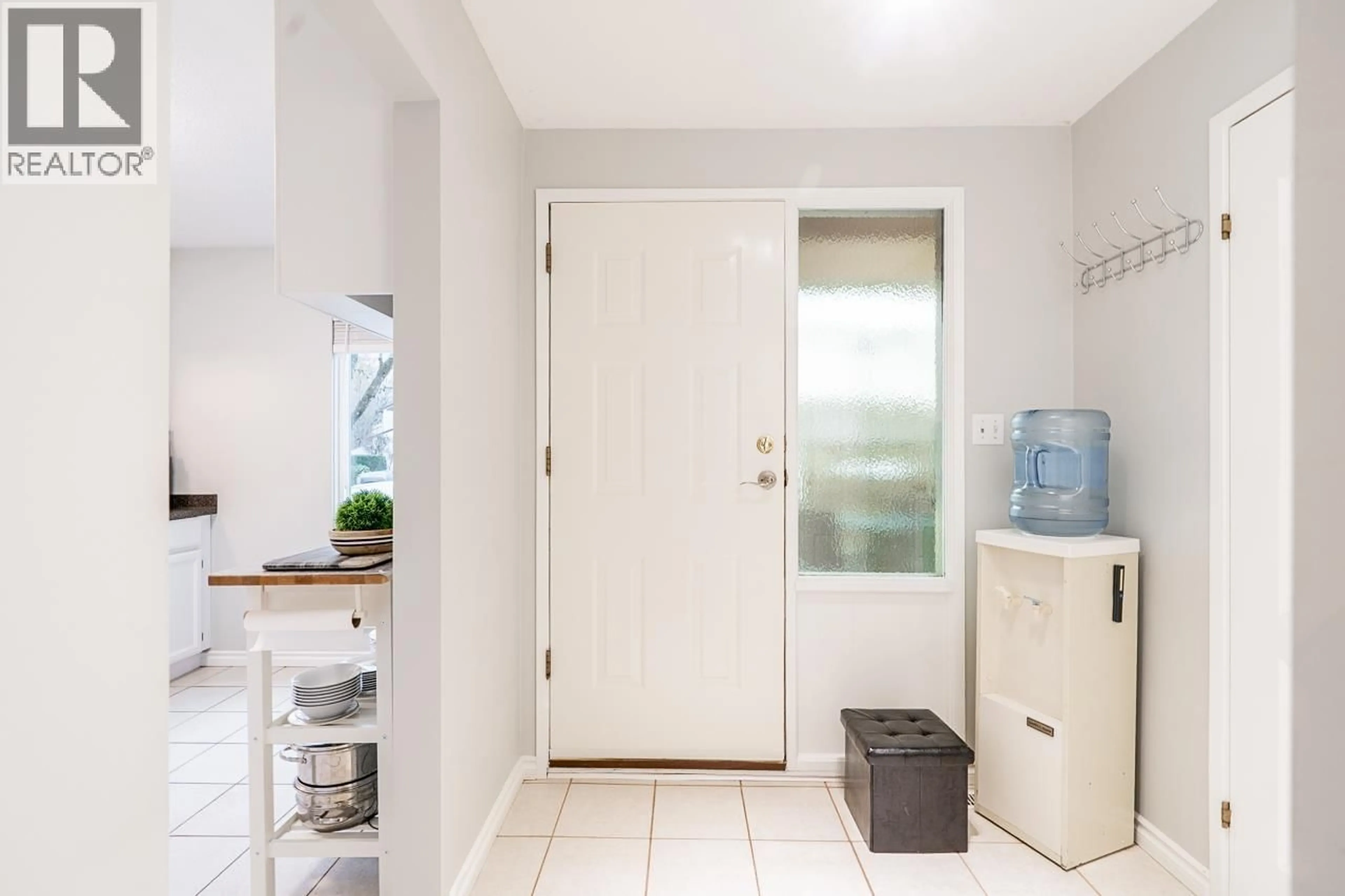 Indoor entryway for 9 - 3190 TAHSIS AVENUE, Coquitlam British Columbia V3B6C2