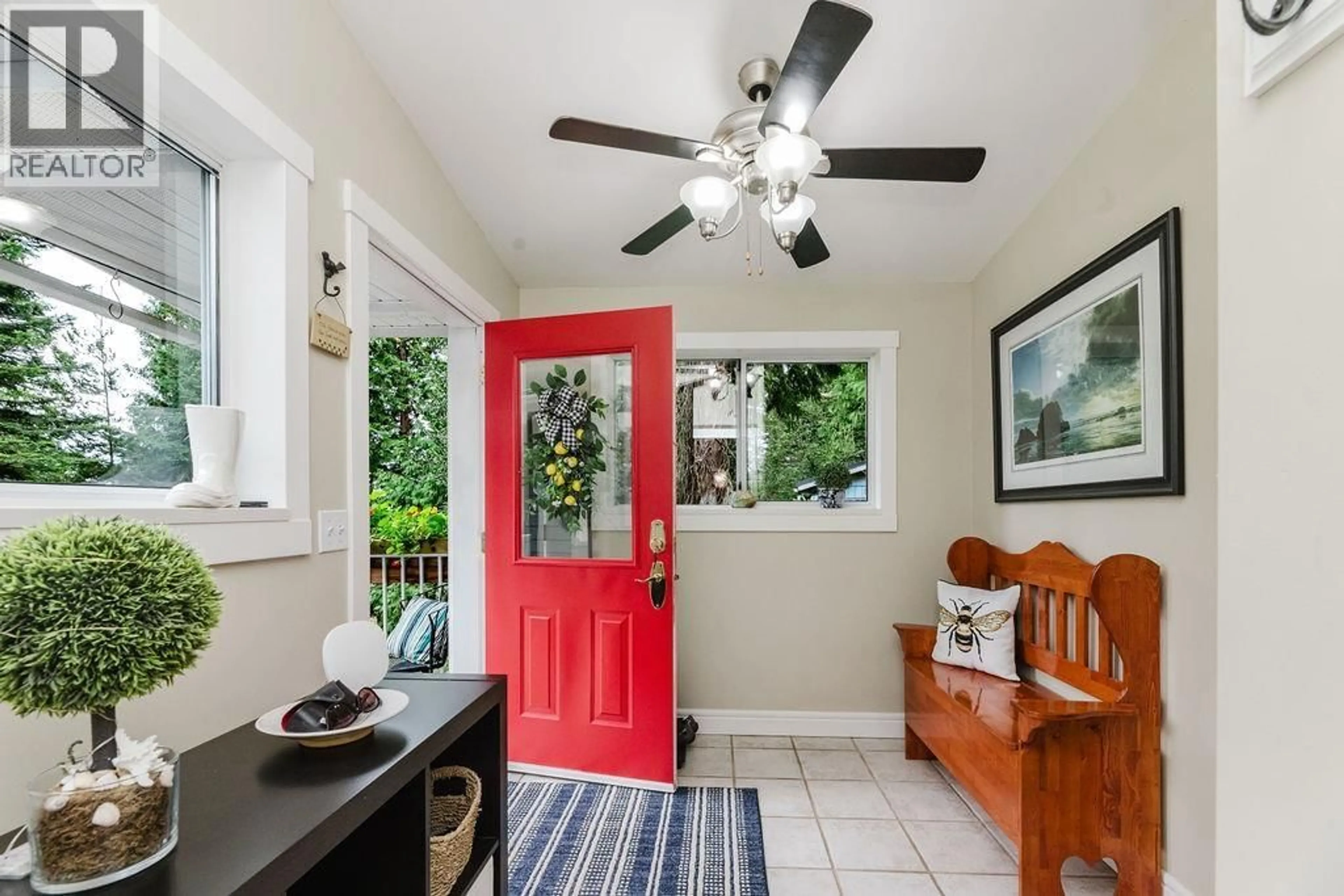 Indoor entryway for 405 GAVIN ROAD, Keats Island British Columbia V0N1V0