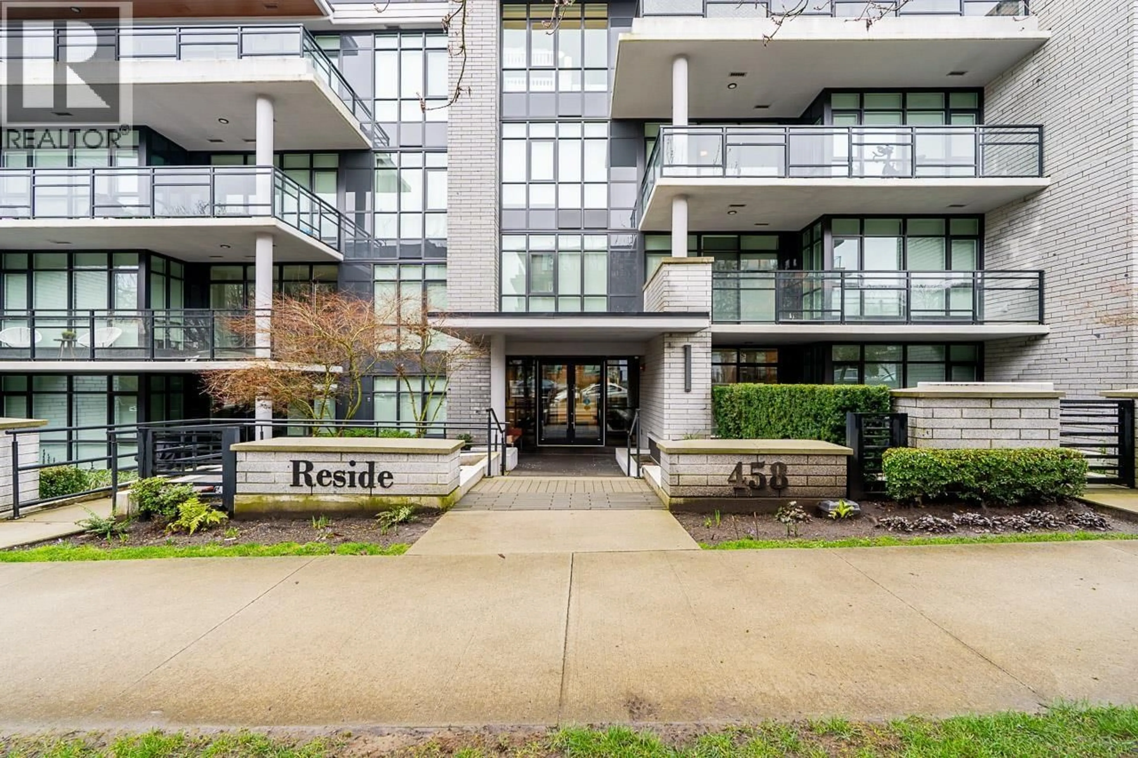 Indoor foyer for 404 - 458 63RD AVENUE, Vancouver British Columbia V5X2J4