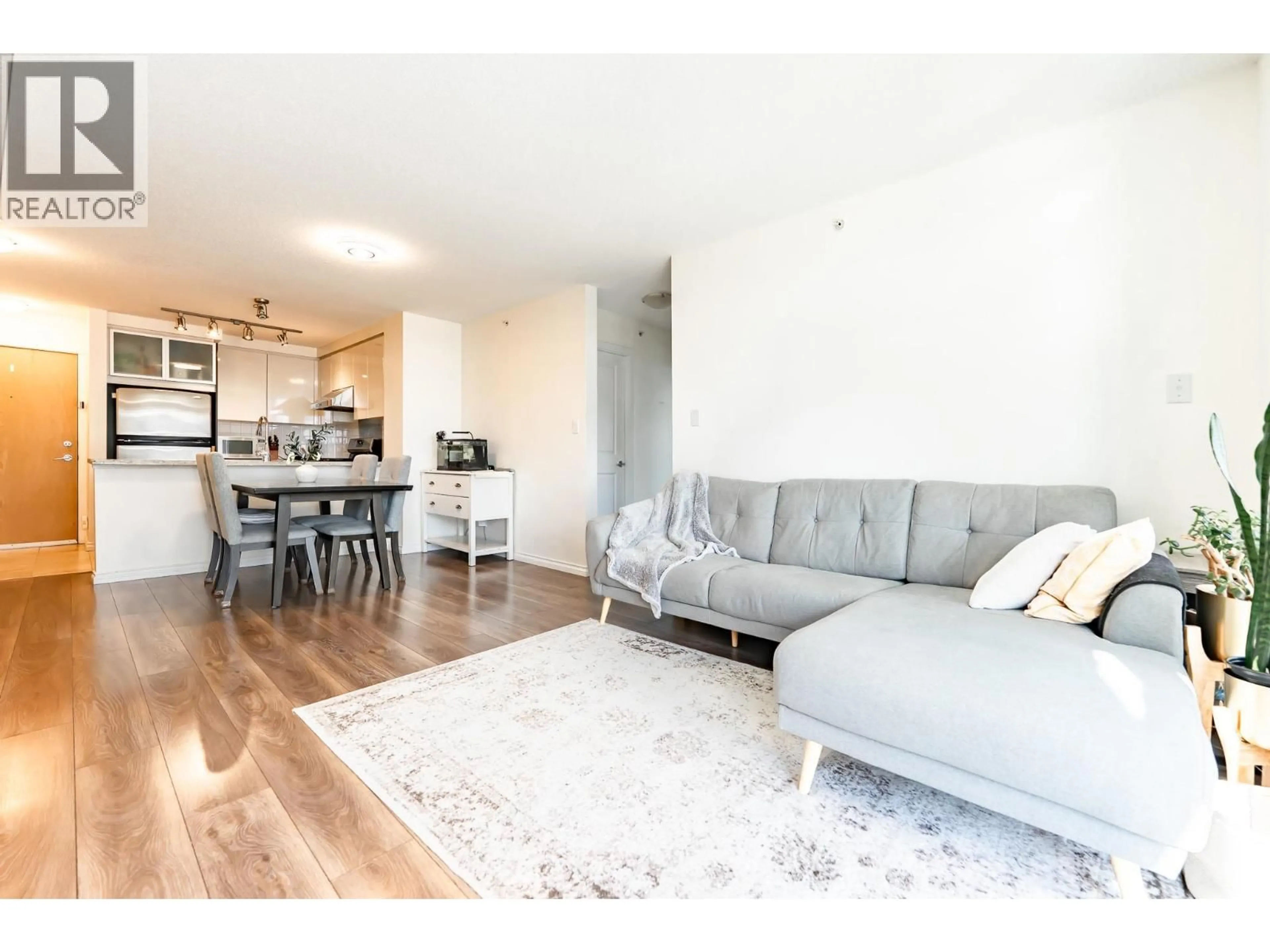 Living room with furniture, unknown for 2703 - 2289 YUKON CRESCENT, Burnaby British Columbia V5C0B2