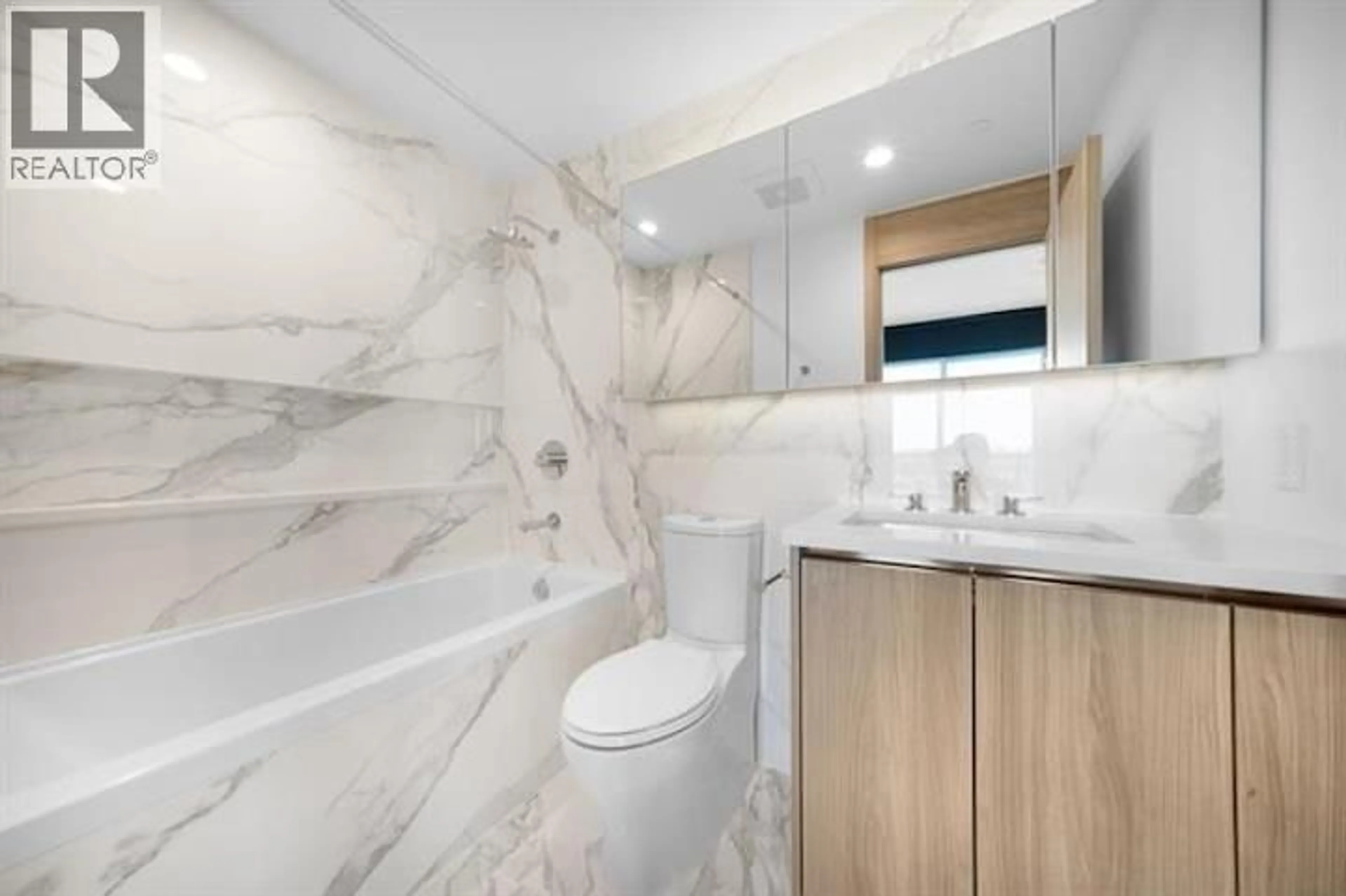 Contemporary bathroom, ceramic/tile floor for 4307 - 4890 LOUGHEED HIGHWAY, Burnaby British Columbia V5C0N2