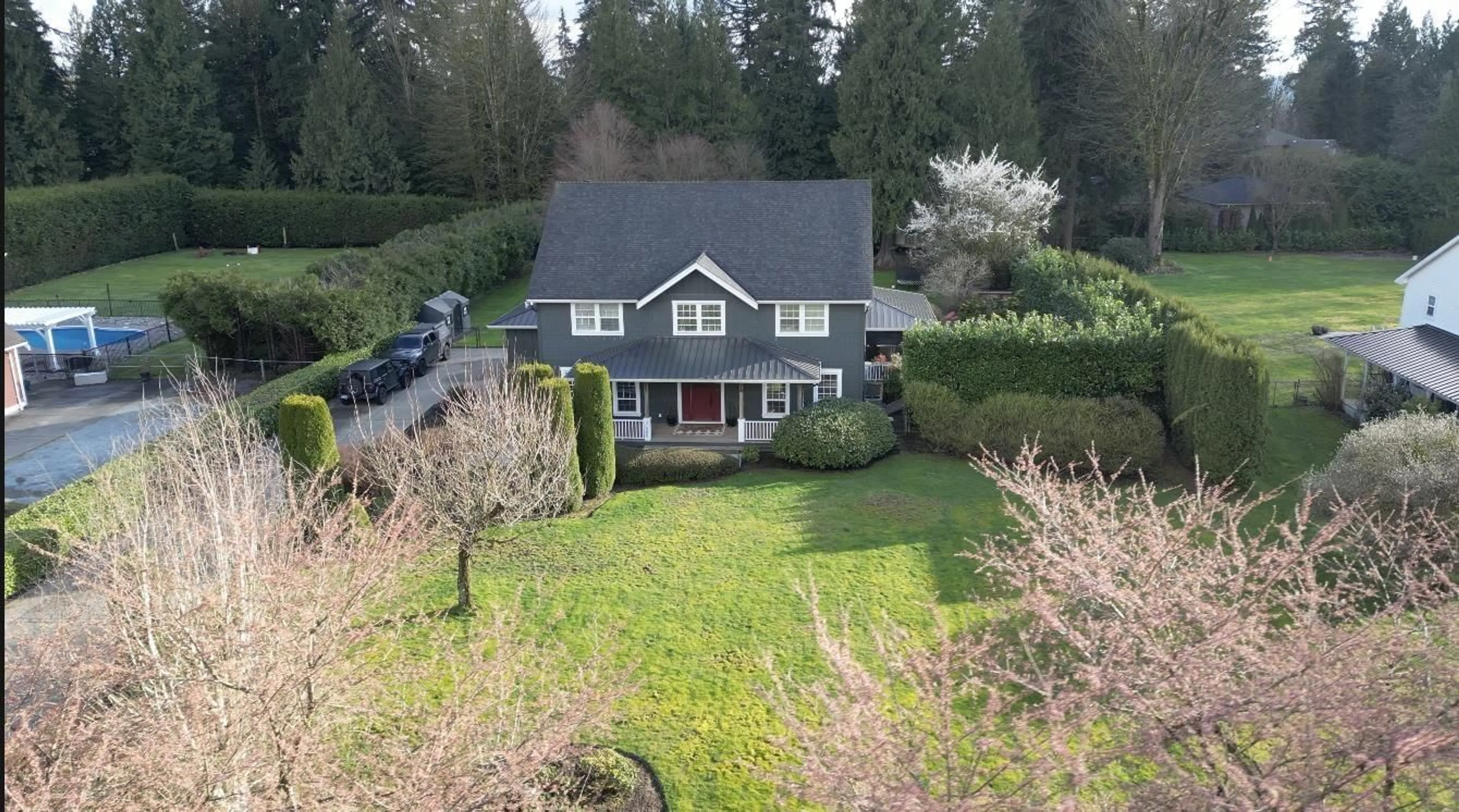 A pic from outside/outdoor area/front of a property/back of a property/a pic from drone, street for 31500 MCFALL TERRACE, Mission British Columbia V4S1E3