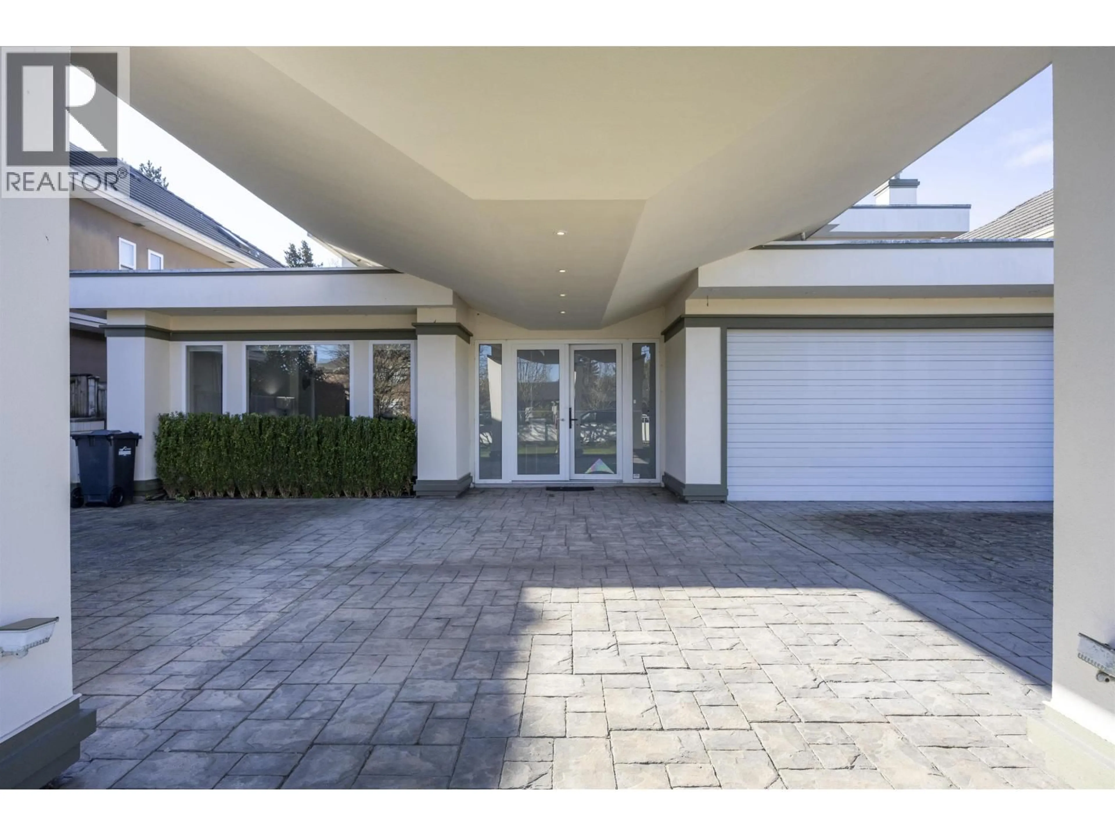 Indoor foyer for 6840 DONALD ROAD, Richmond British Columbia V7C2Y9