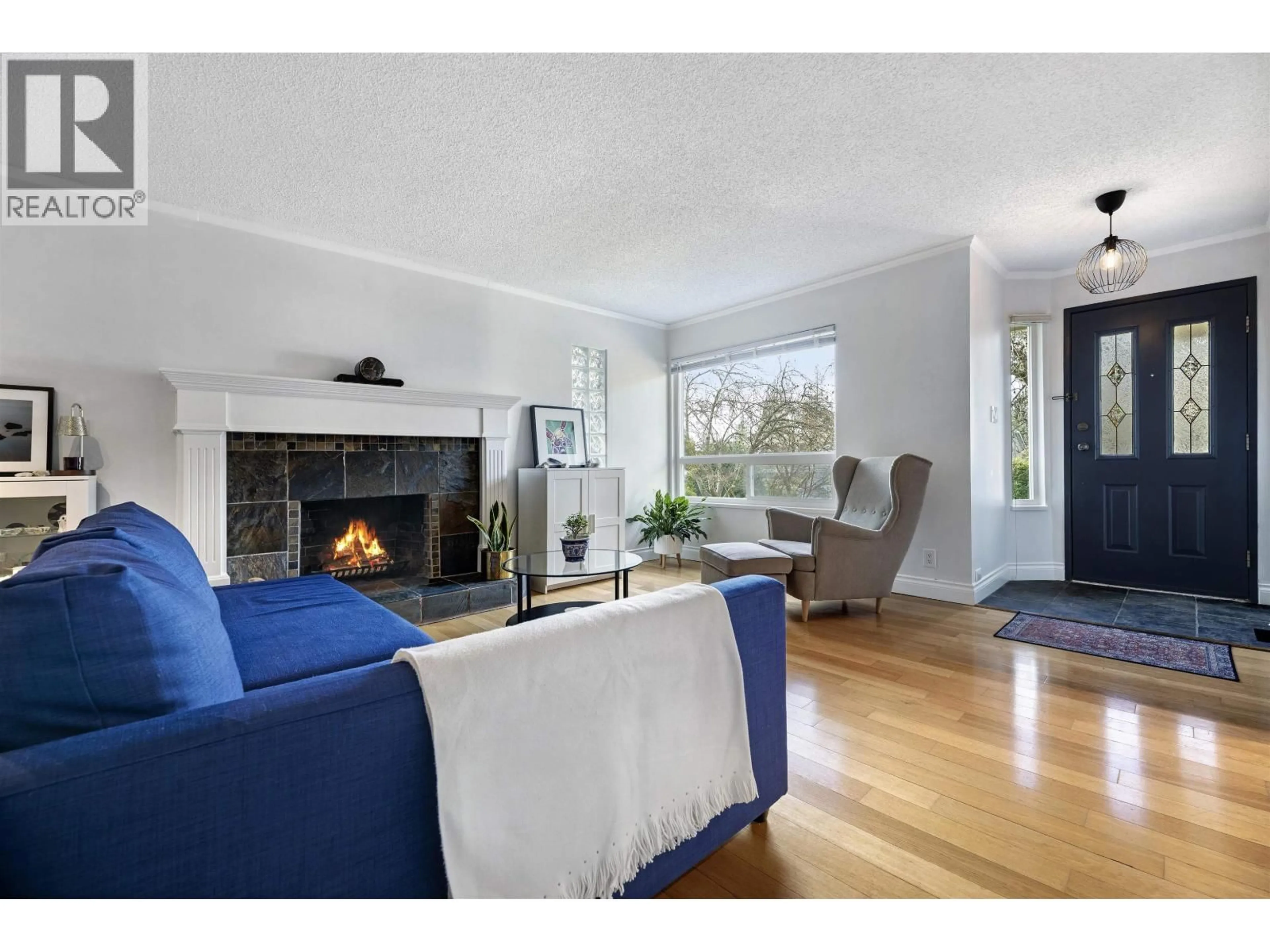 Living room with furniture, unknown for 828 NICOLUM COURT, North Vancouver British Columbia V7H2R8