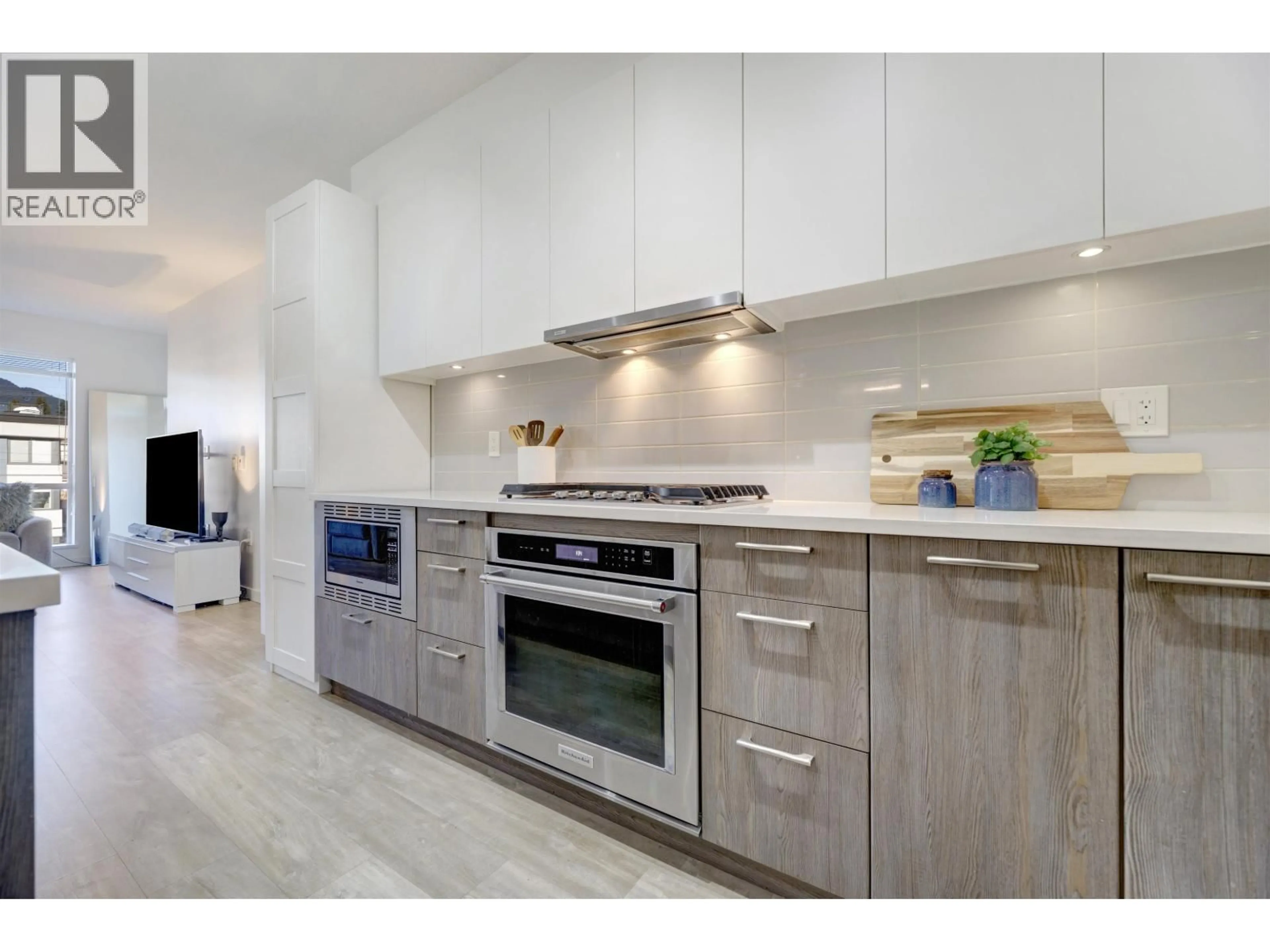 Contemporary kitchen, unknown for 306 - 625 3RD STREET, North Vancouver British Columbia V7L1G6