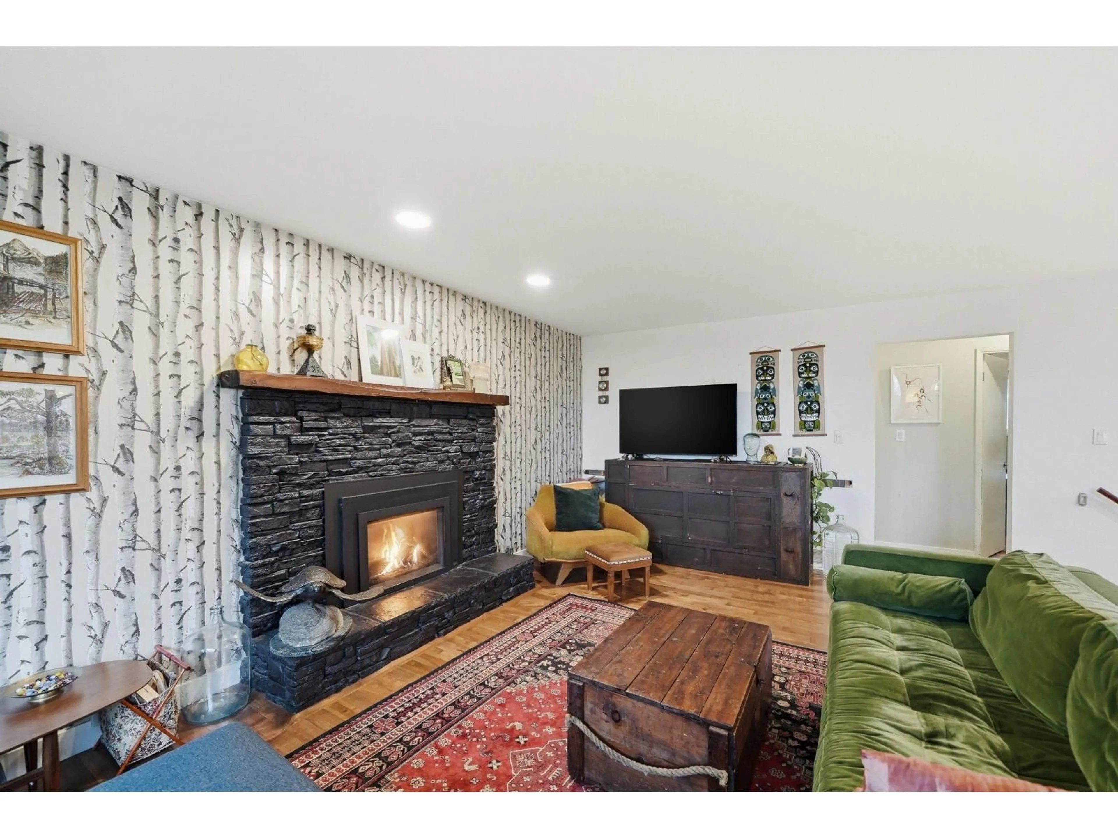 Living room with furniture, unknown for 7718 ALPINE PLACE, Mission British Columbia V2V4T2