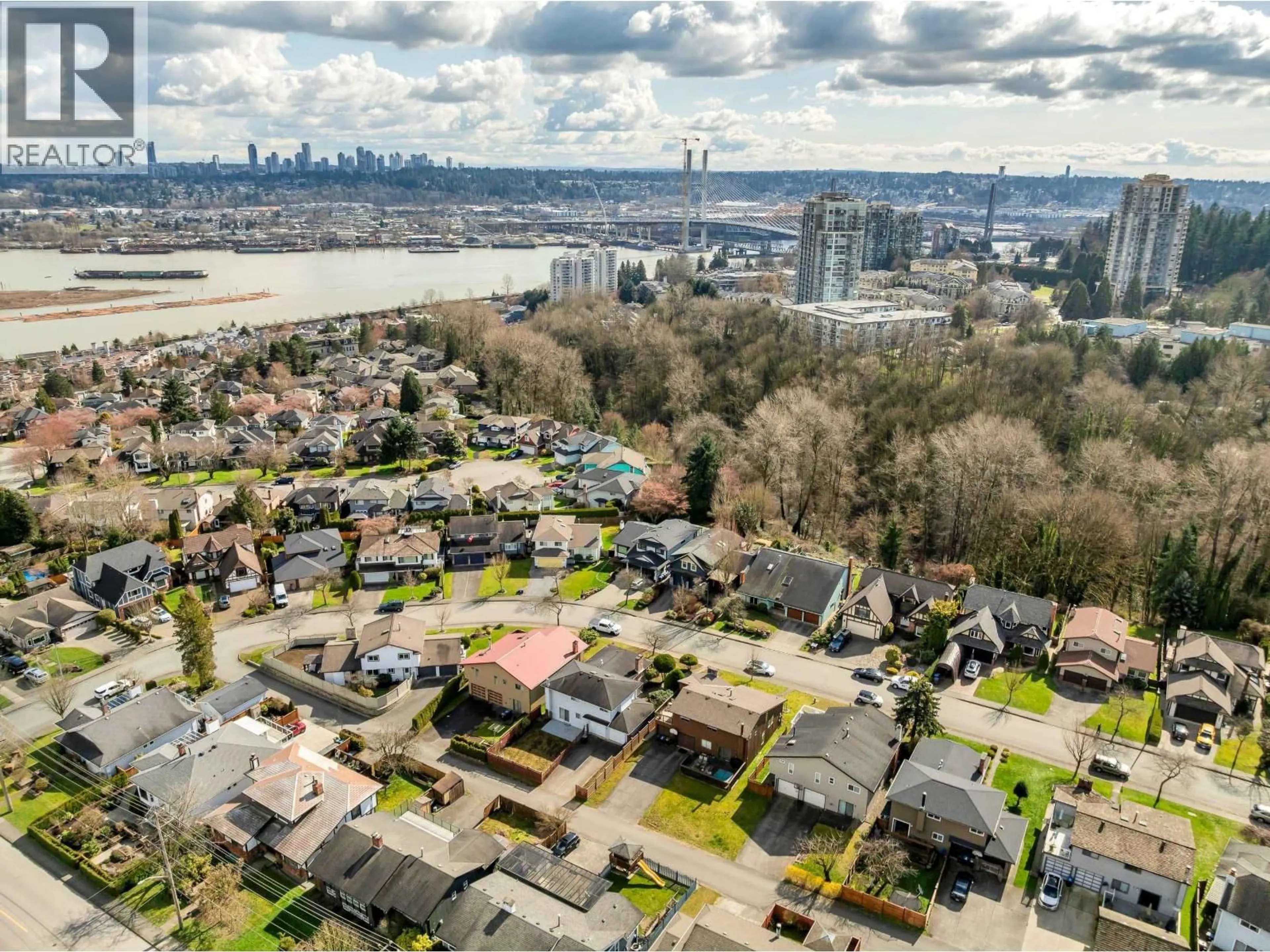 A pic from outside/outdoor area/front of a property/back of a property/a pic from drone, city buildings view from balcony for 431 GLENBROOK DRIVE, New Westminster British Columbia V3L5J3
