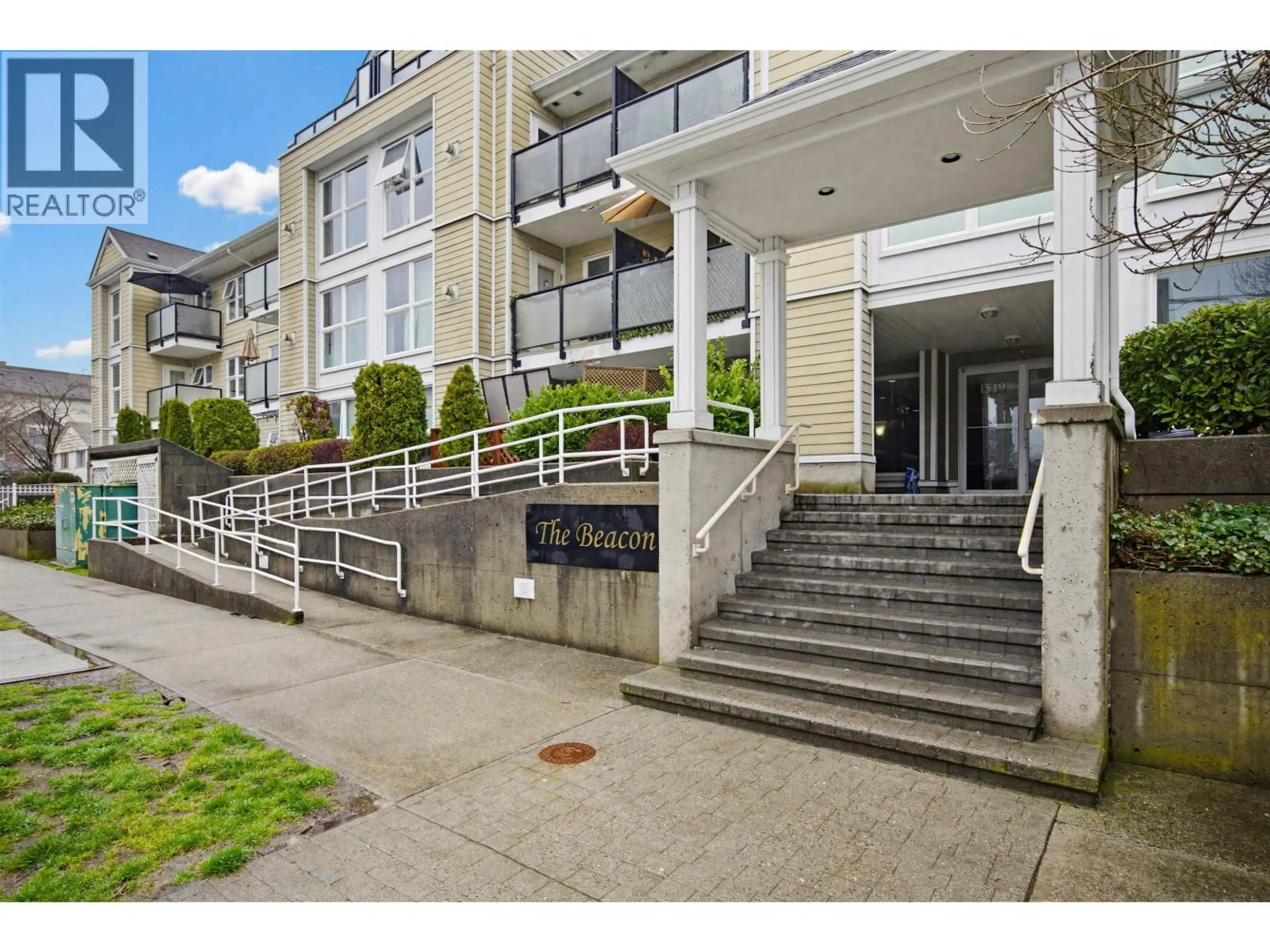 Indoor foyer for 202 - 1519 GRANT AVENUE, Port Coquitlam British Columbia V3B7S8