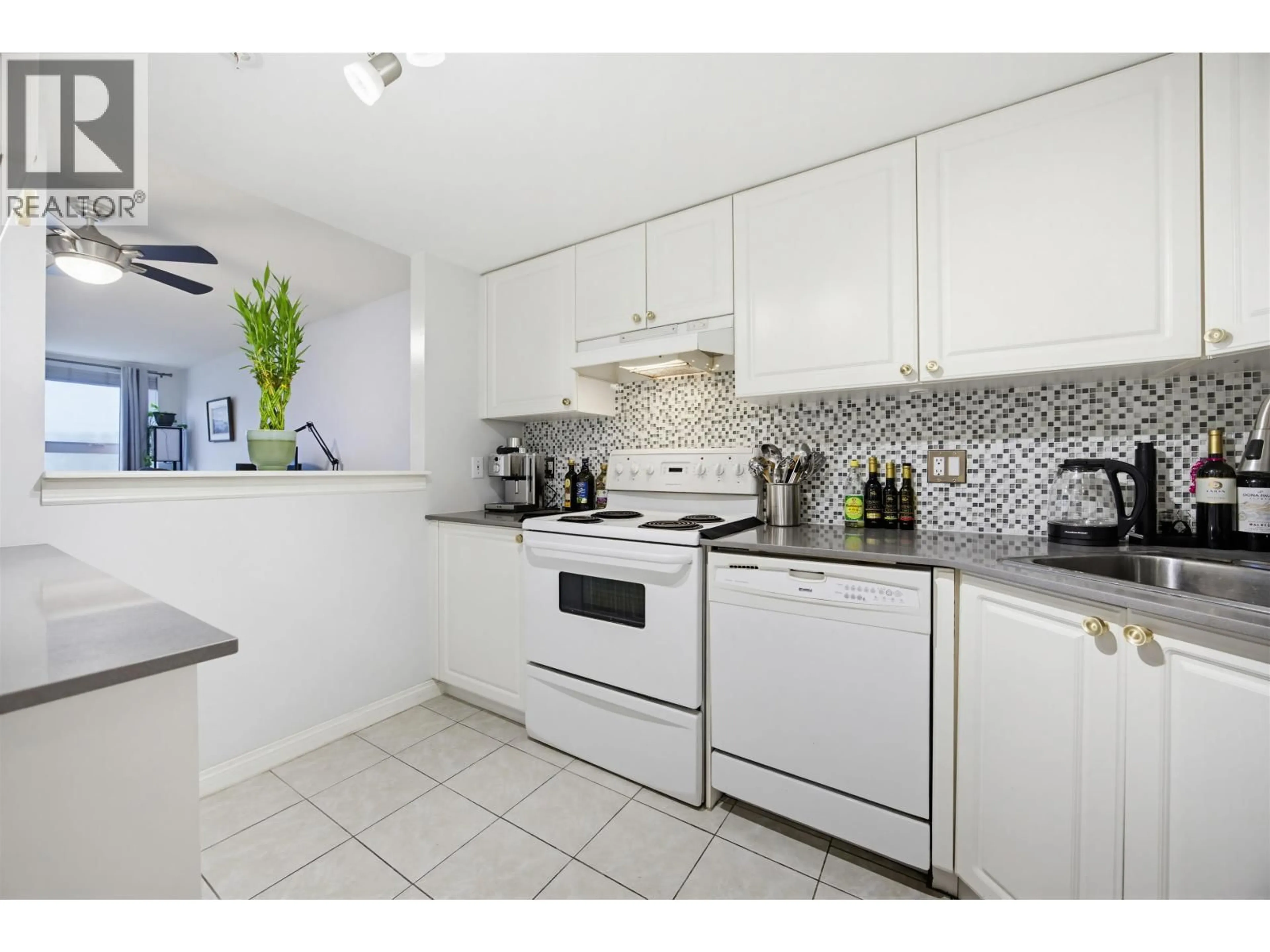 Standard kitchen, ceramic/tile floor for 202 - 1519 GRANT AVENUE, Port Coquitlam British Columbia V3B7S8