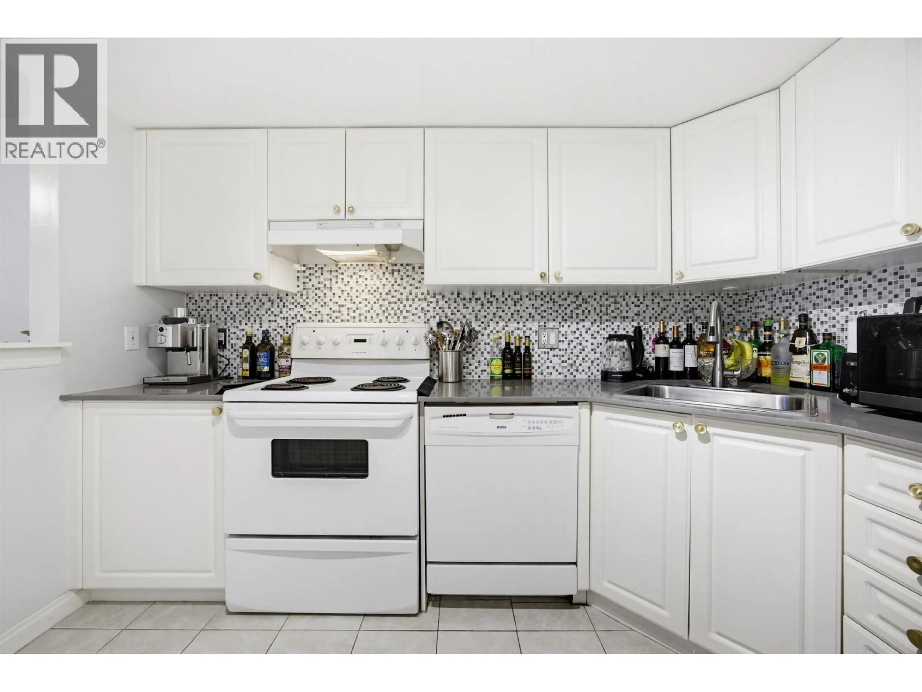 Standard kitchen, ceramic/tile floor for 202 - 1519 GRANT AVENUE, Port Coquitlam British Columbia V3B7S8