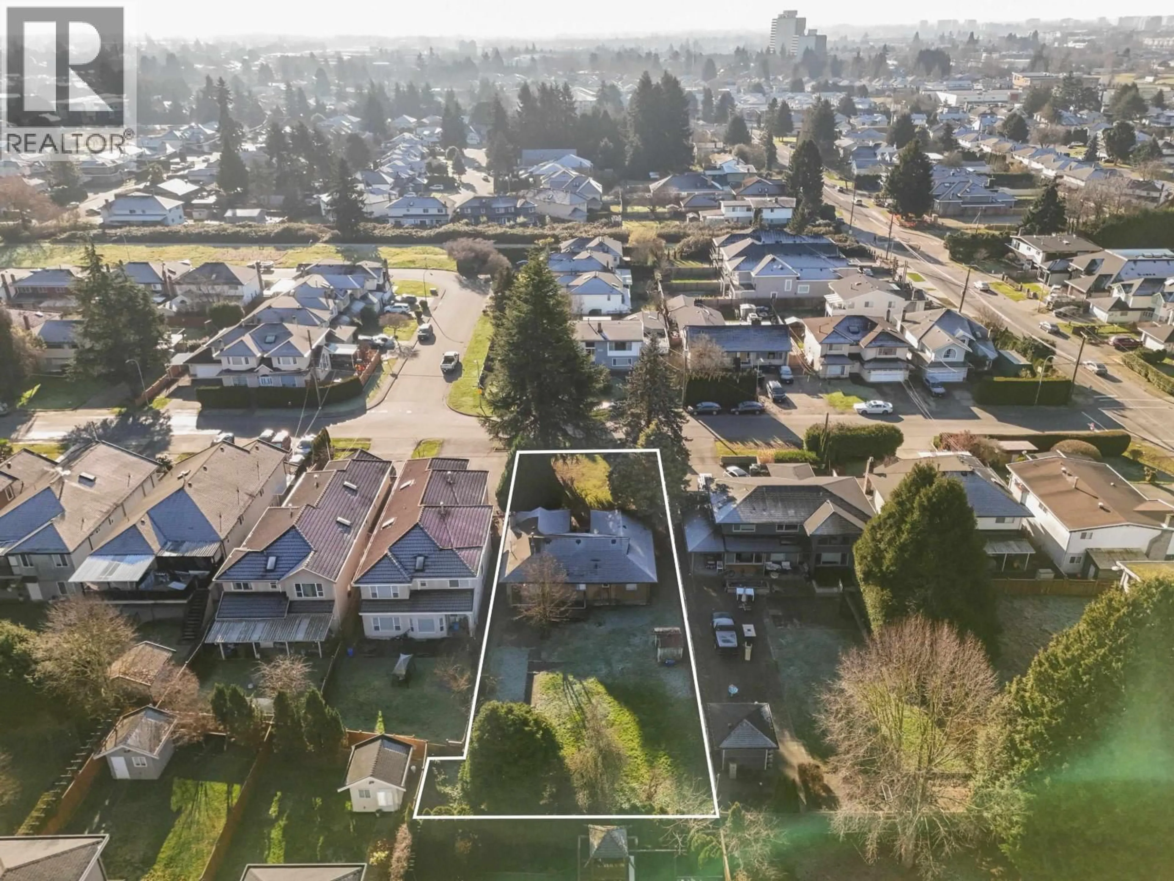 A pic from outside/outdoor area/front of a property/back of a property/a pic from drone, street for 10331 FINLAYSON DRIVE, Richmond British Columbia V6X1W8