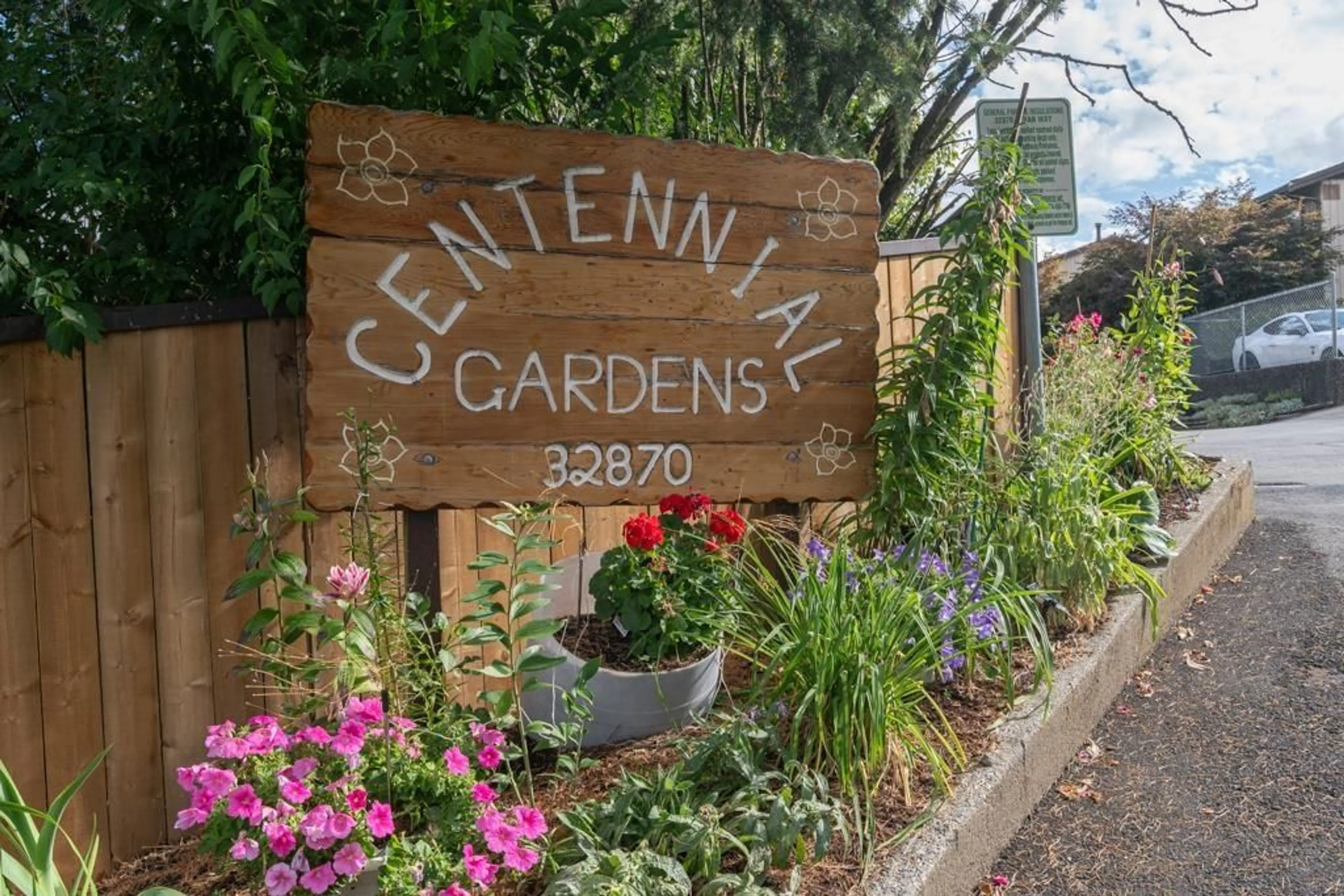 Indoor entryway for 9 - 32870 BEVAN WAY, Abbotsford British Columbia V2S6R3