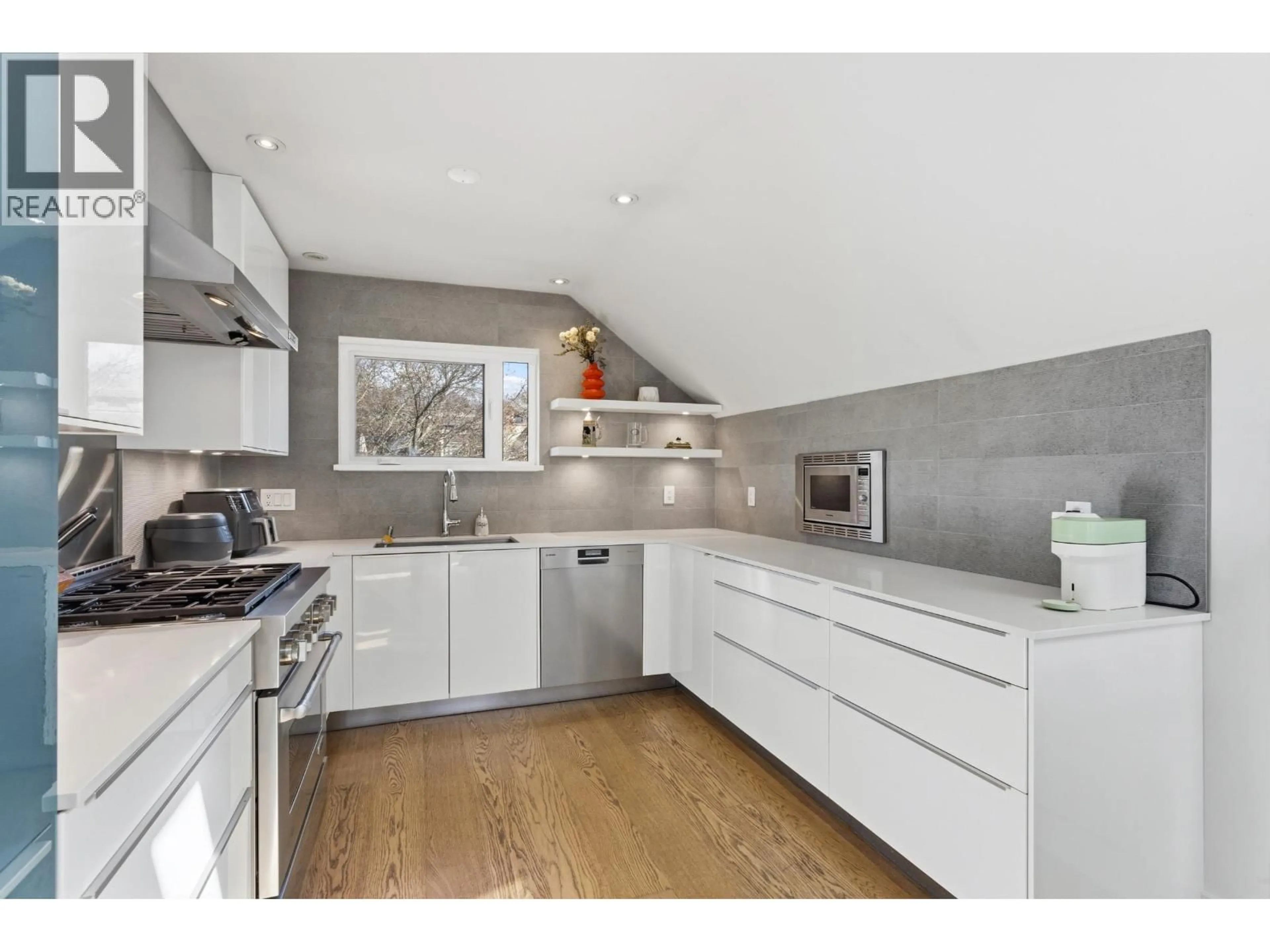 Contemporary kitchen, unknown for D - 225 E 4TH STREET, North Vancouver British Columbia V7L1J1