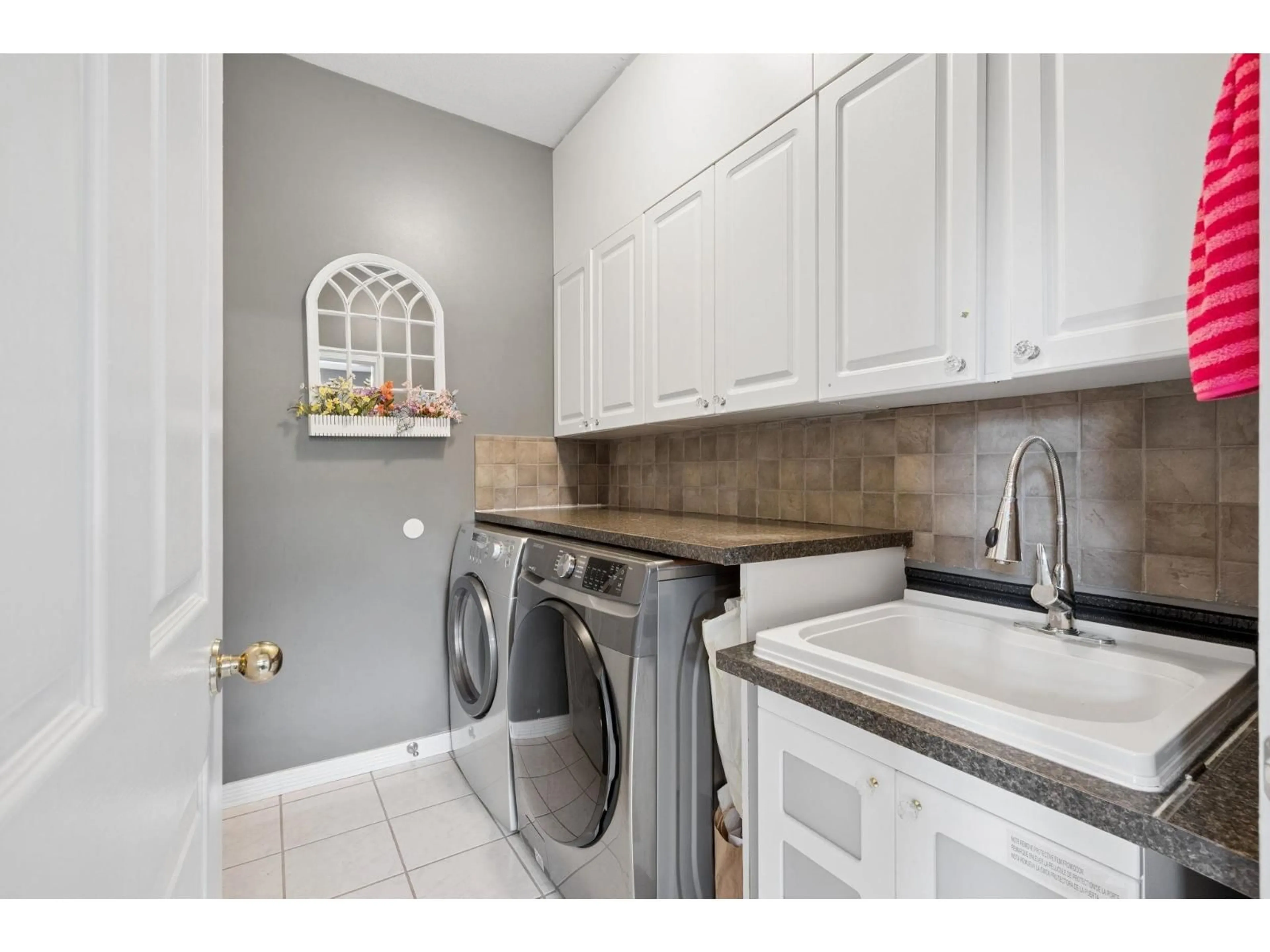 Laundry room for 16583 10 AVENUE, White Rock British Columbia V4A9S1