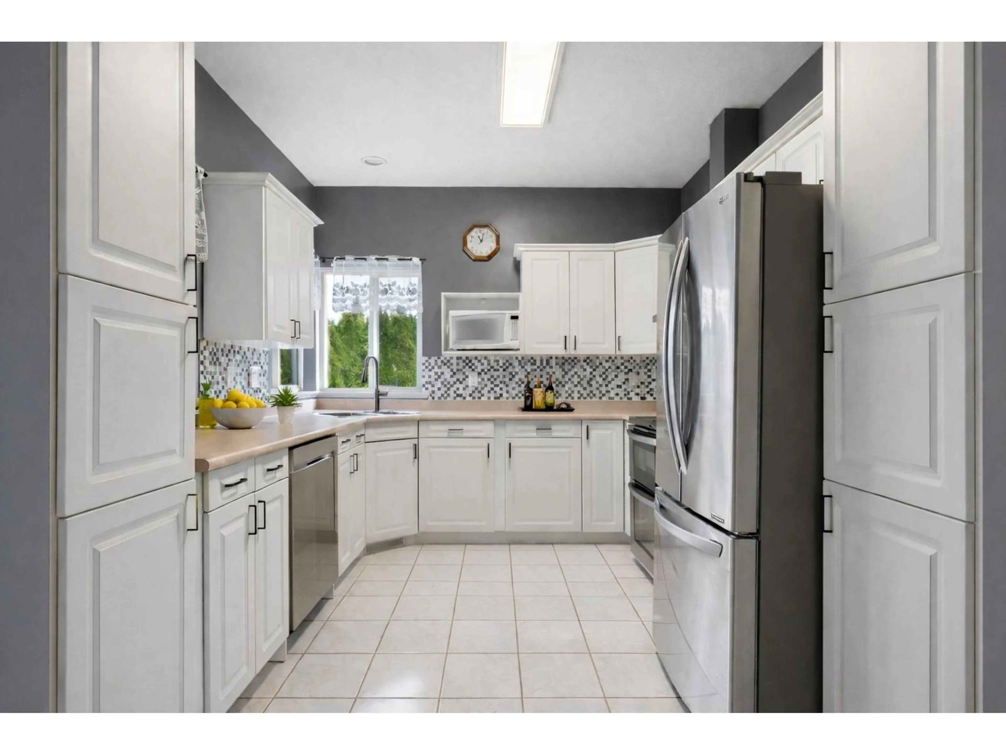 Unknown for 16583 10 AVENUE, White Rock British Columbia V4A9S1