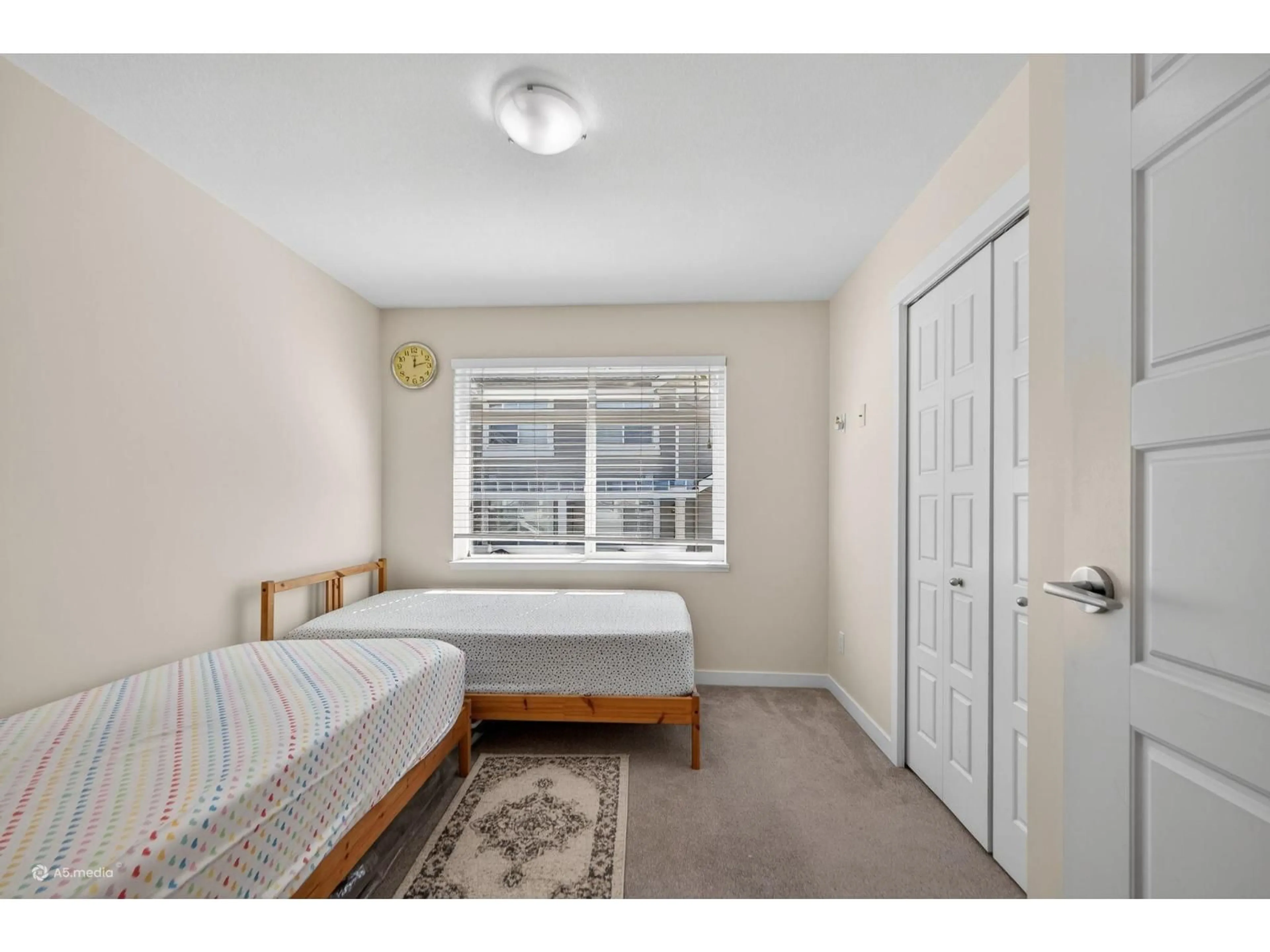 Bedroom with bed, unknown for 11 - 2925 KING GEORGE BOULEVARD, Surrey British Columbia V4P1B8