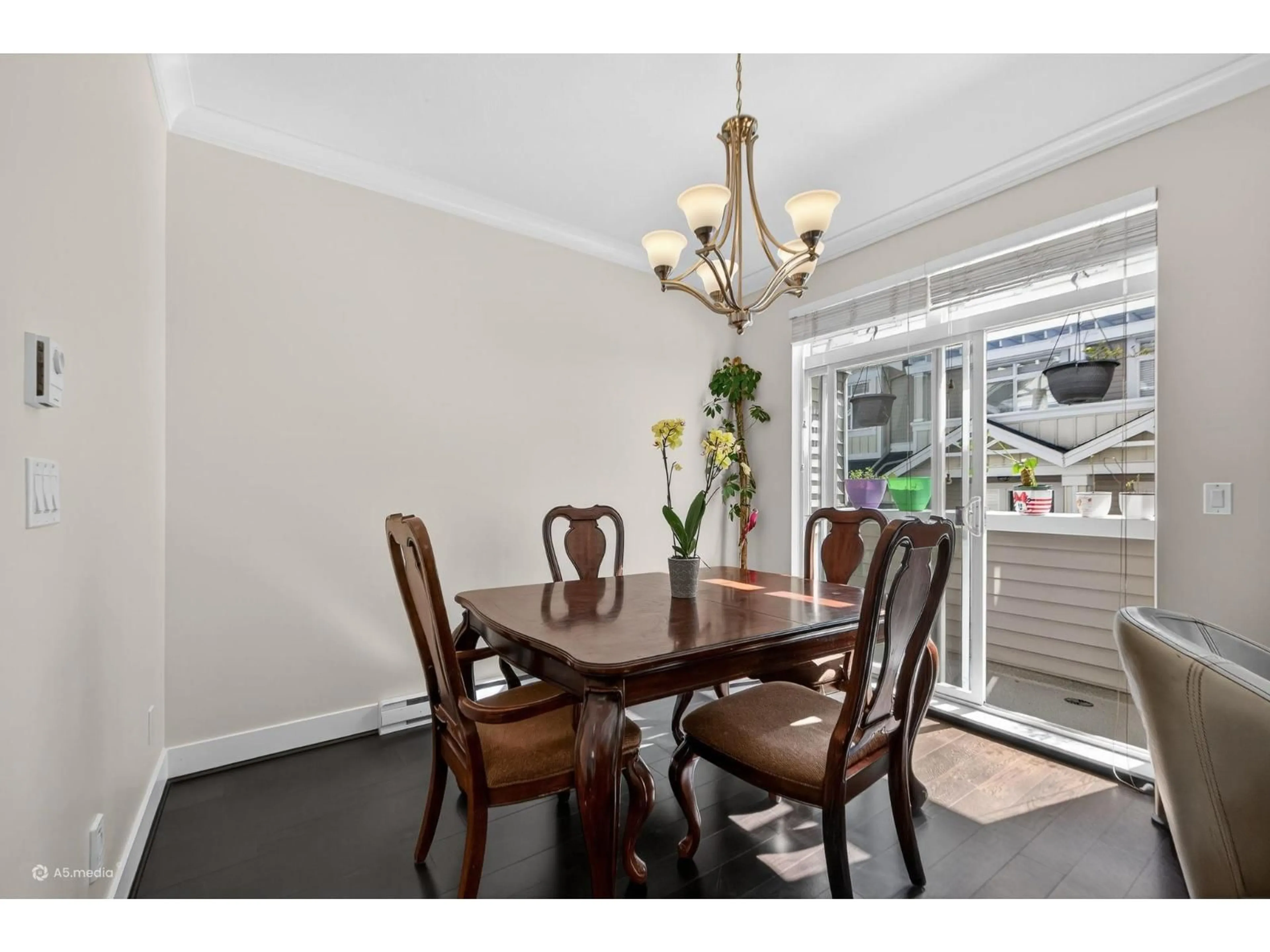Dining room, wood/laminate floor for 11 - 2925 KING GEORGE BOULEVARD, Surrey British Columbia V4P1B8
