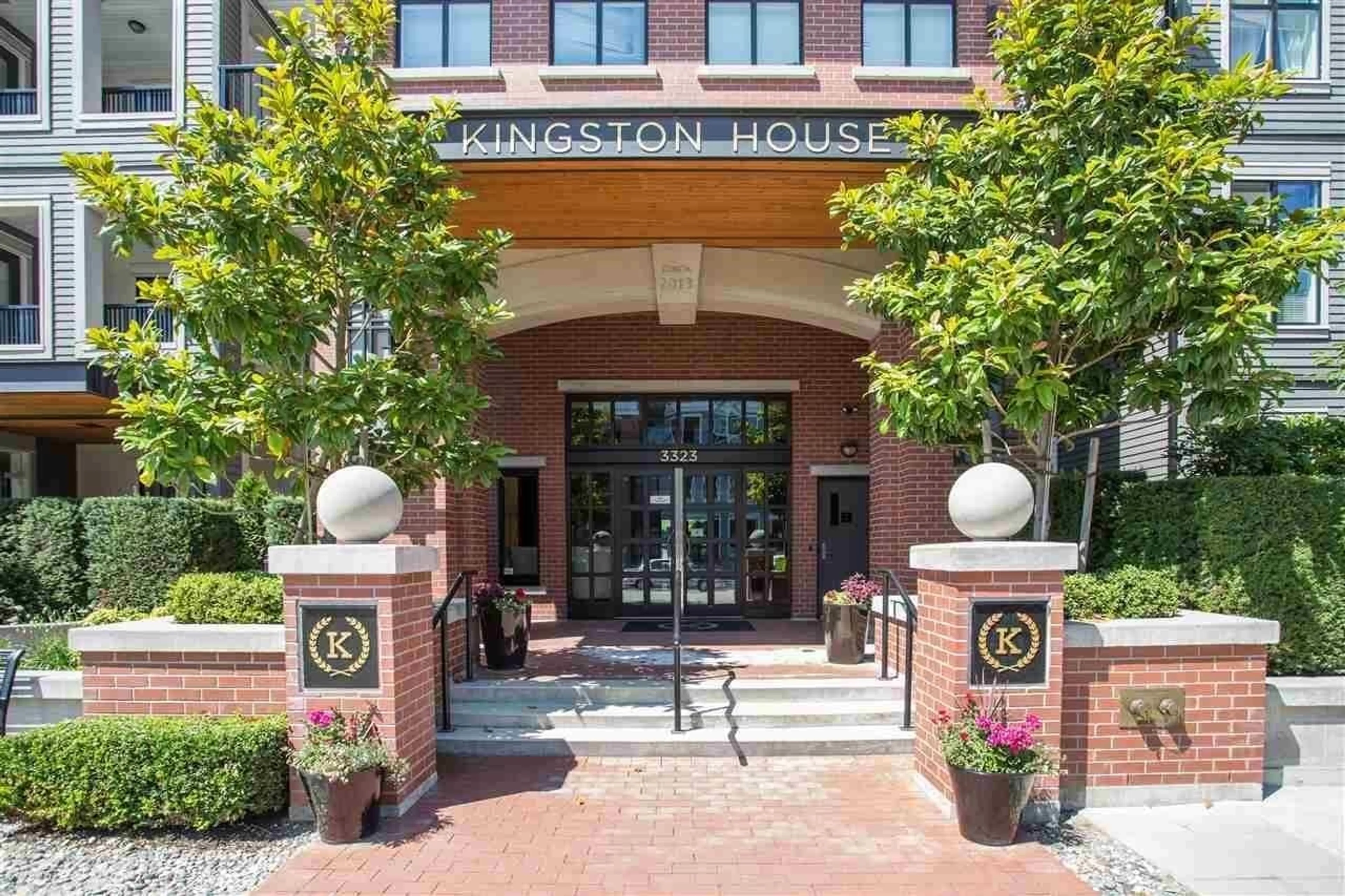 Indoor foyer for 216 - 3323 151 STREET, Surrey British Columbia V3Z0L3