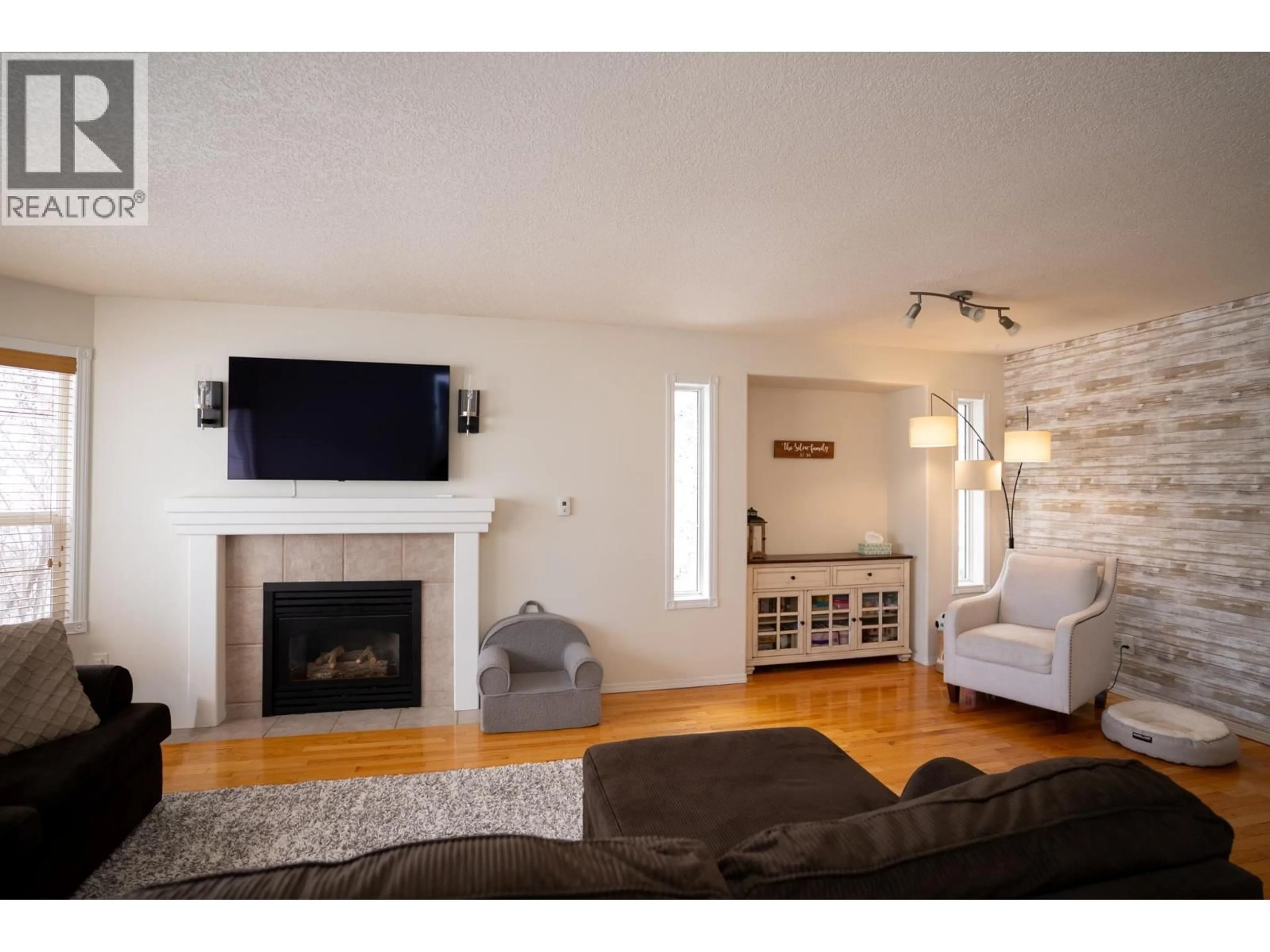 Living room with furniture, wood/laminate floor for 6965 WESTGATE AVENUE, Prince George British Columbia V2N5R3