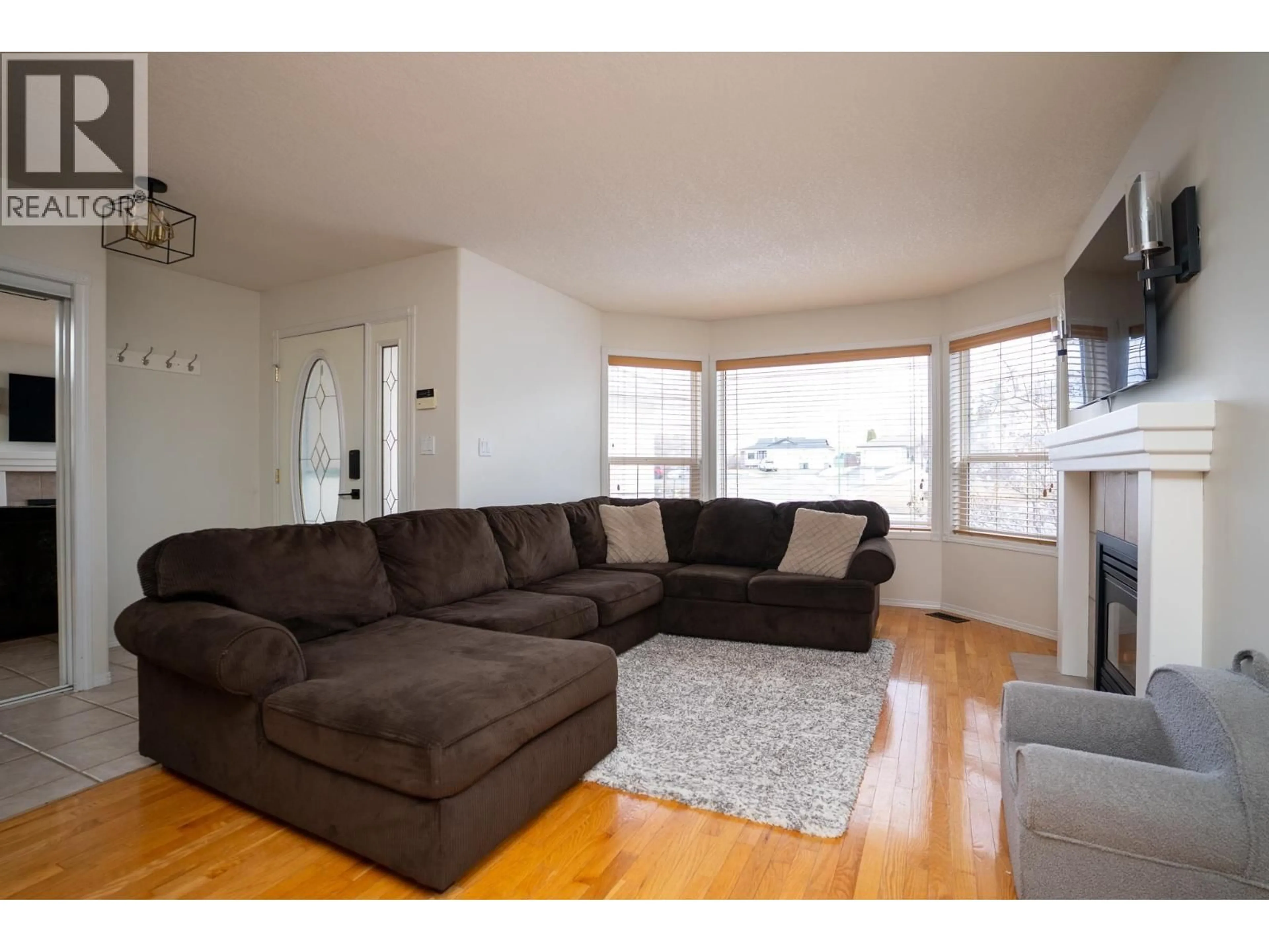 Living room with furniture, wood/laminate floor for 6965 WESTGATE AVENUE, Prince George British Columbia V2N5R3