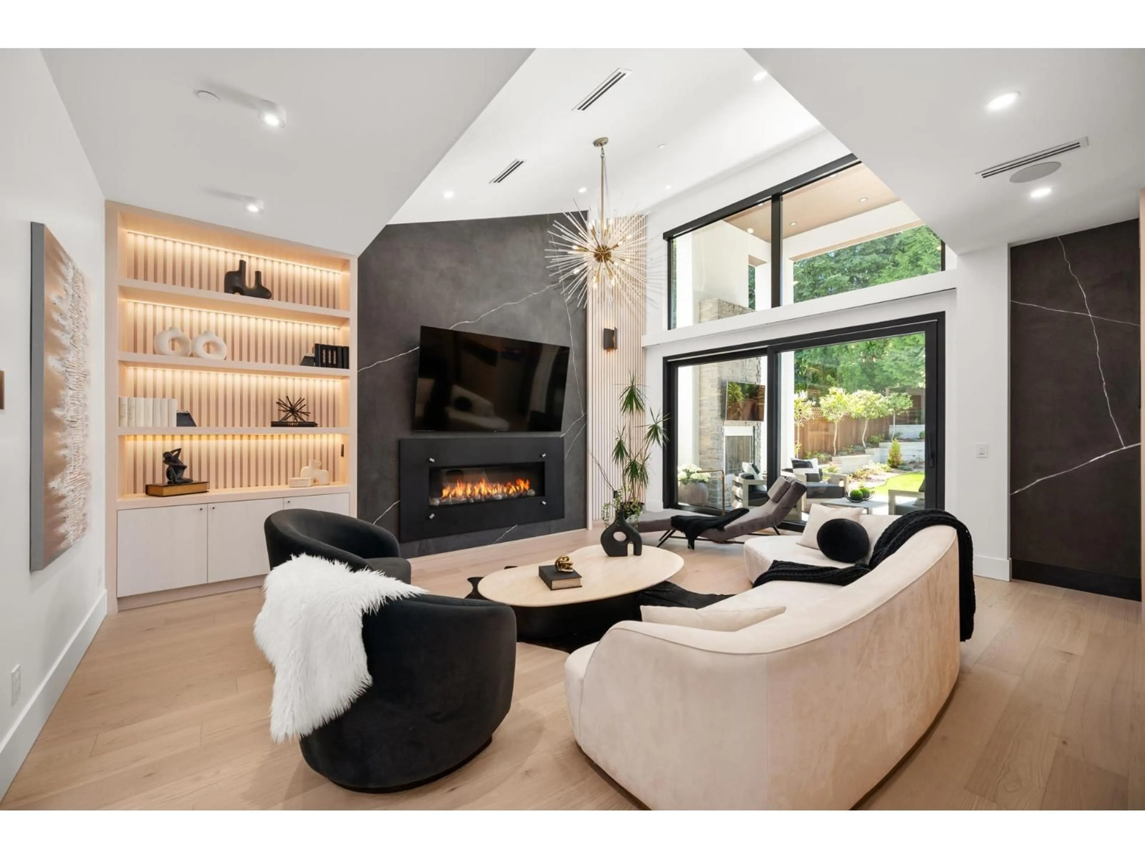 Living room with furniture, unknown for 1255 KENT STREET, White Rock British Columbia V4B4T6