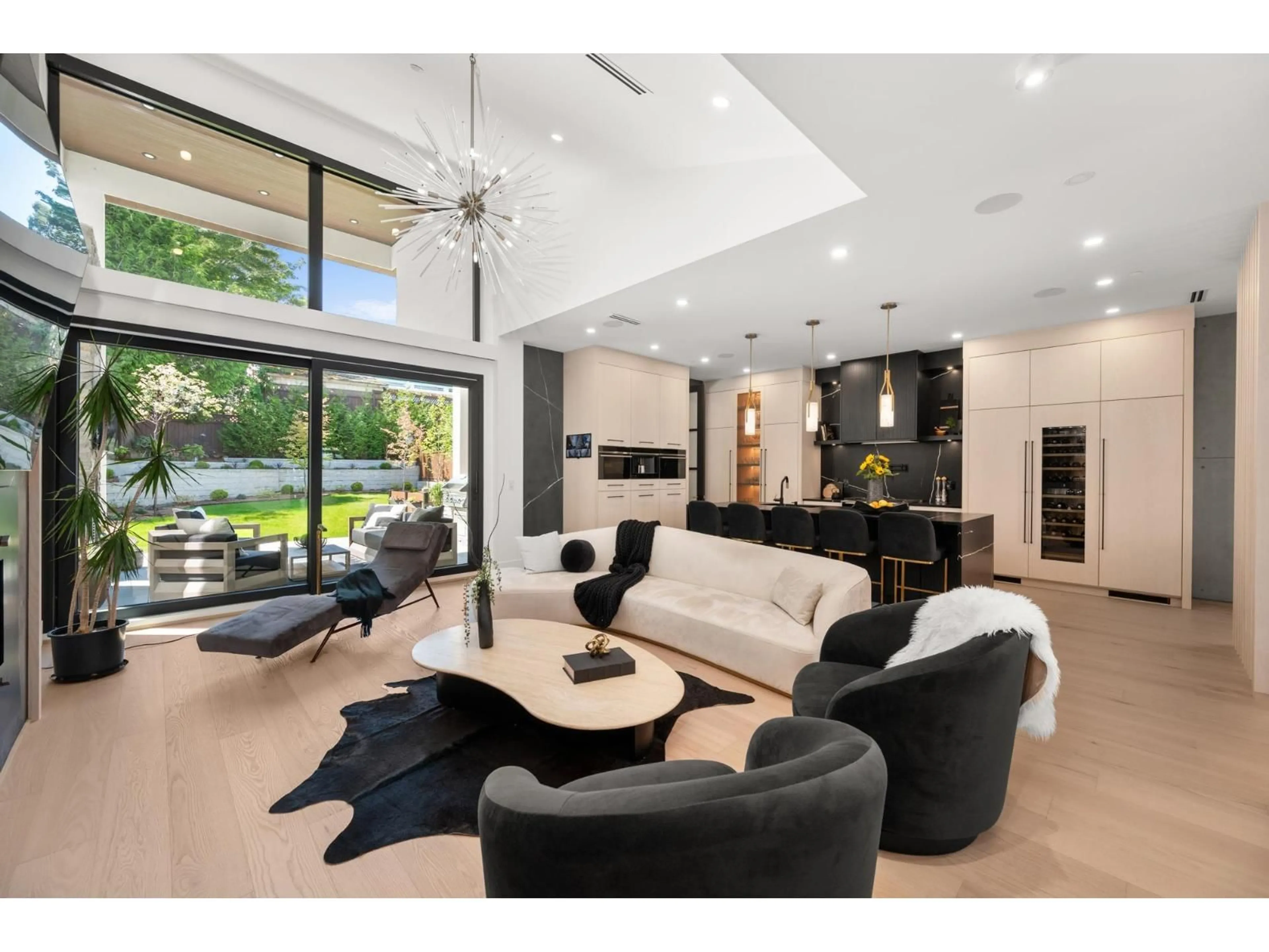 Living room with furniture, unknown for 1255 KENT STREET, White Rock British Columbia V4B4T6