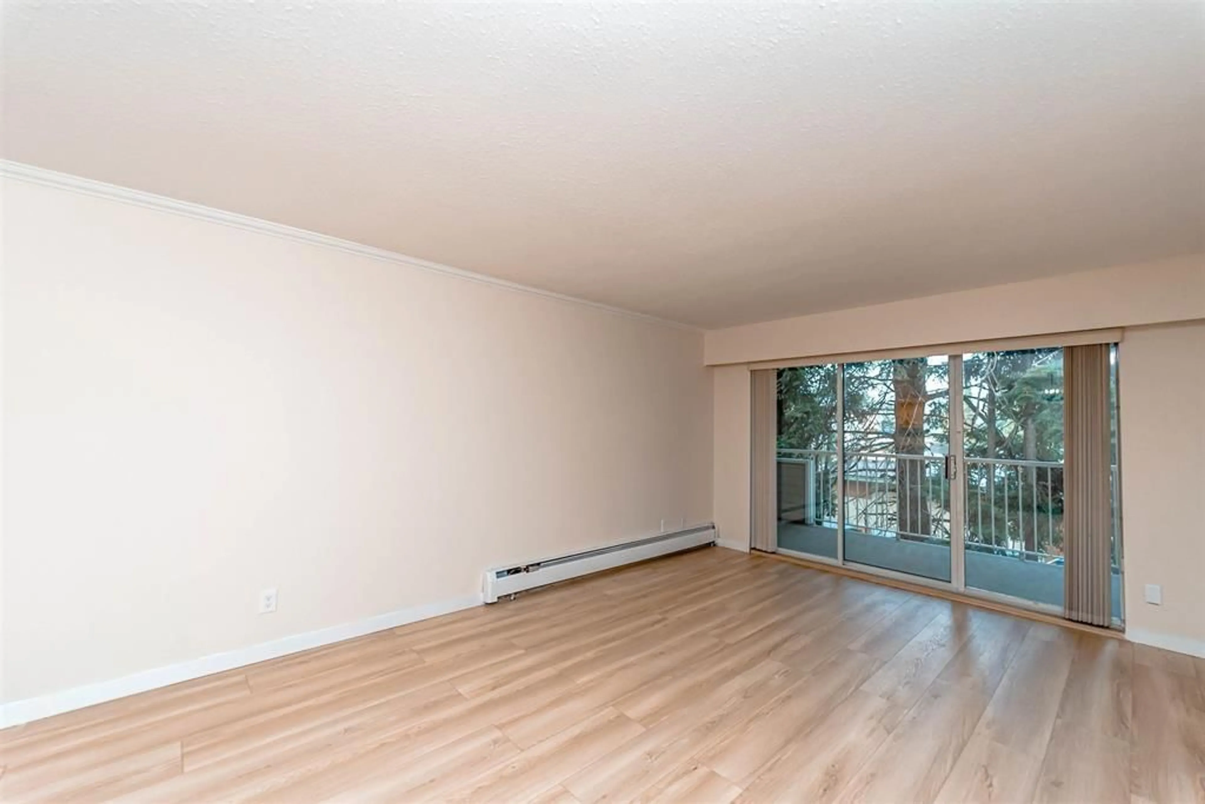 A pic of a room for 210 - 32040 TIMS AVENUE, Abbotsford British Columbia V2T2H2