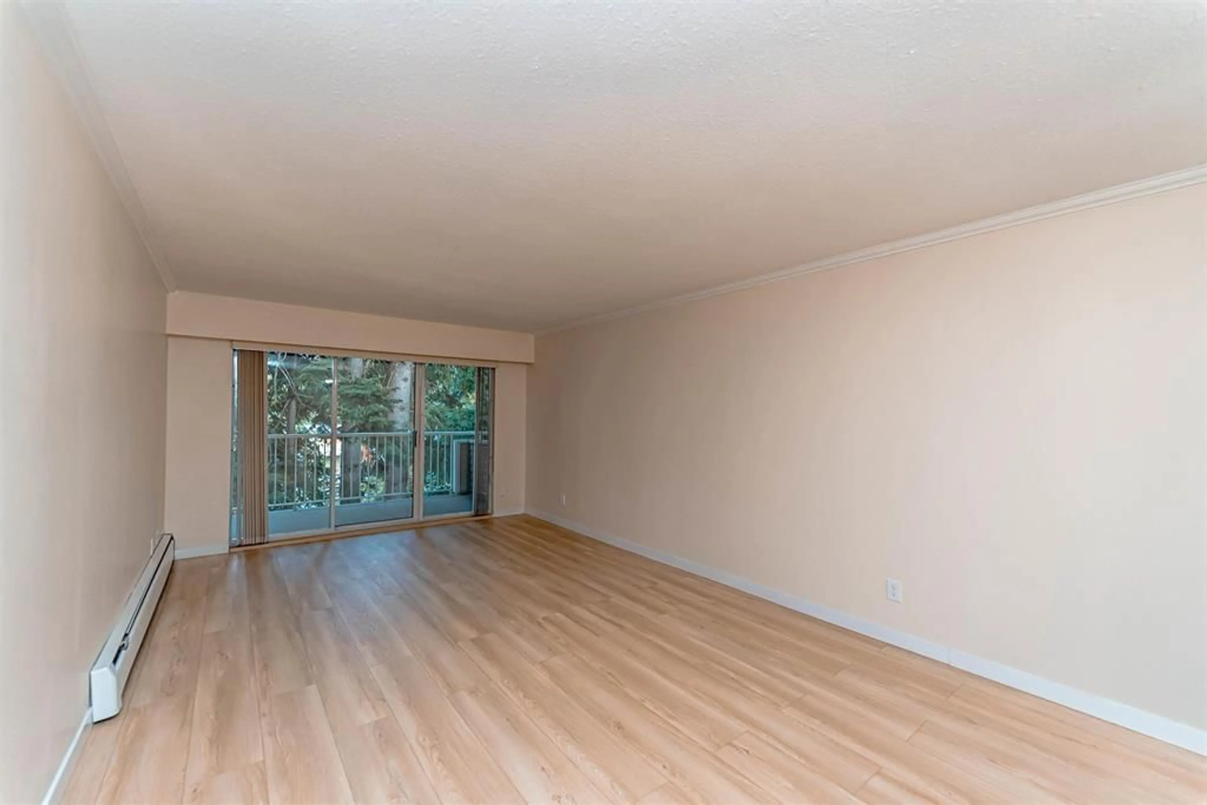 A pic of a room for 210 - 32040 TIMS AVENUE, Abbotsford British Columbia V2T2H2