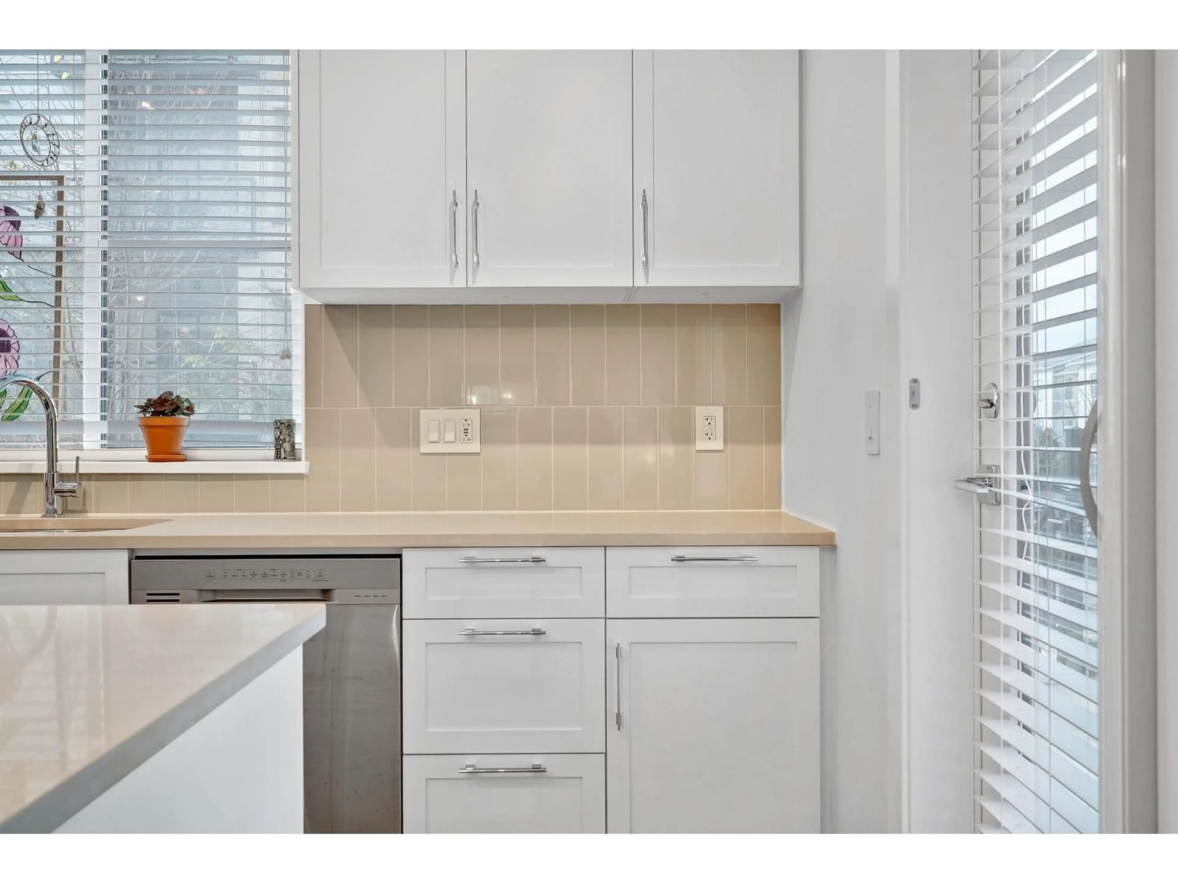 Unknown for 110 - 20356 72B AVENUE, Langley British Columbia V2Y4J9